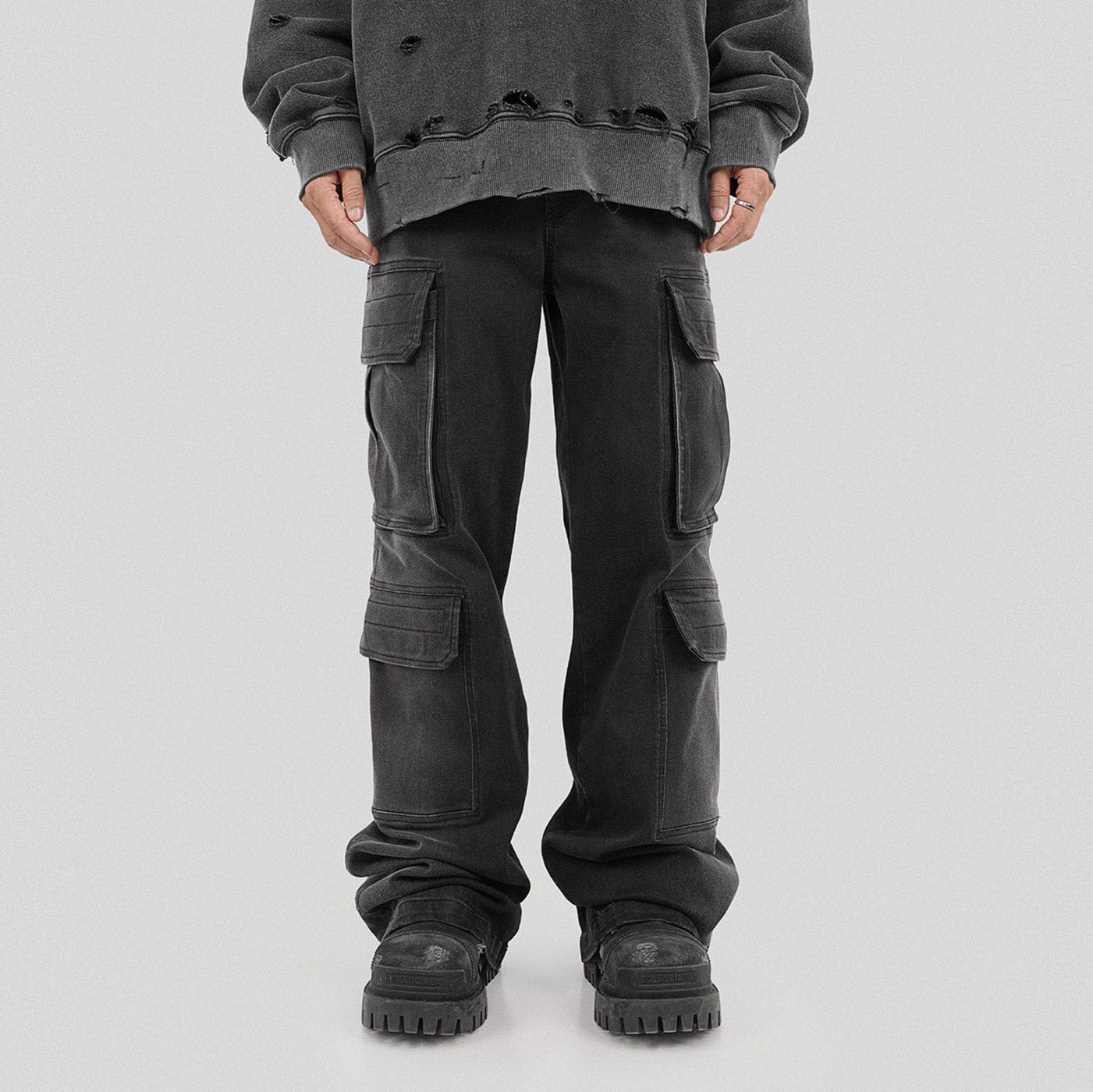UNDERWATER Multi Pockets Gradient Jeans Black