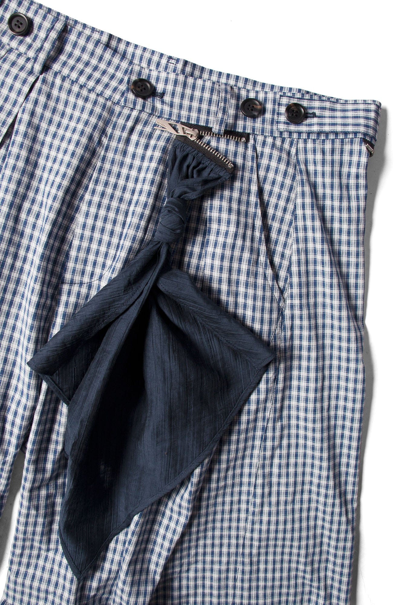 RELABEL Detachable Scarf Grid Pleated Shorts