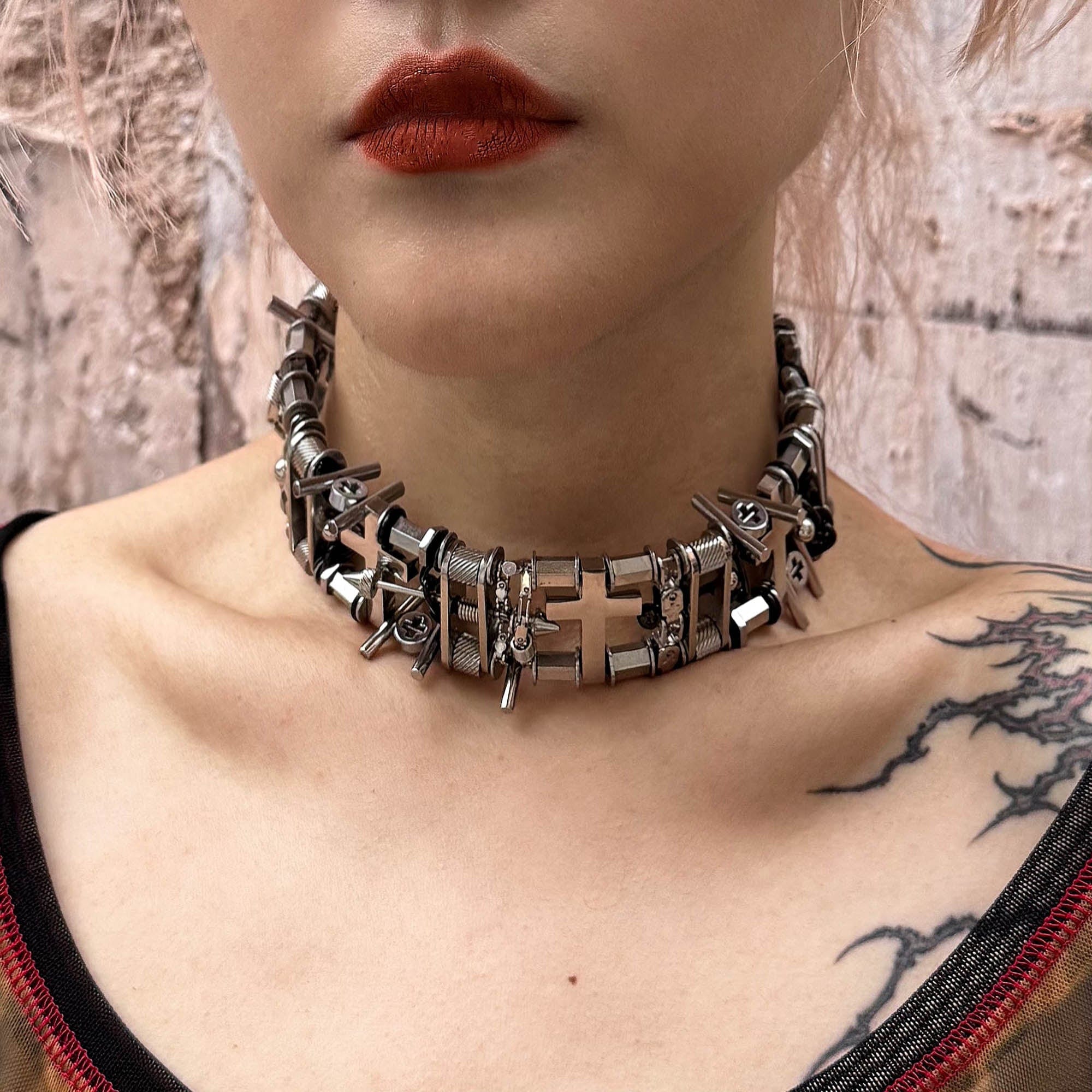 ILLUSORY Neo Era Cross Chocker