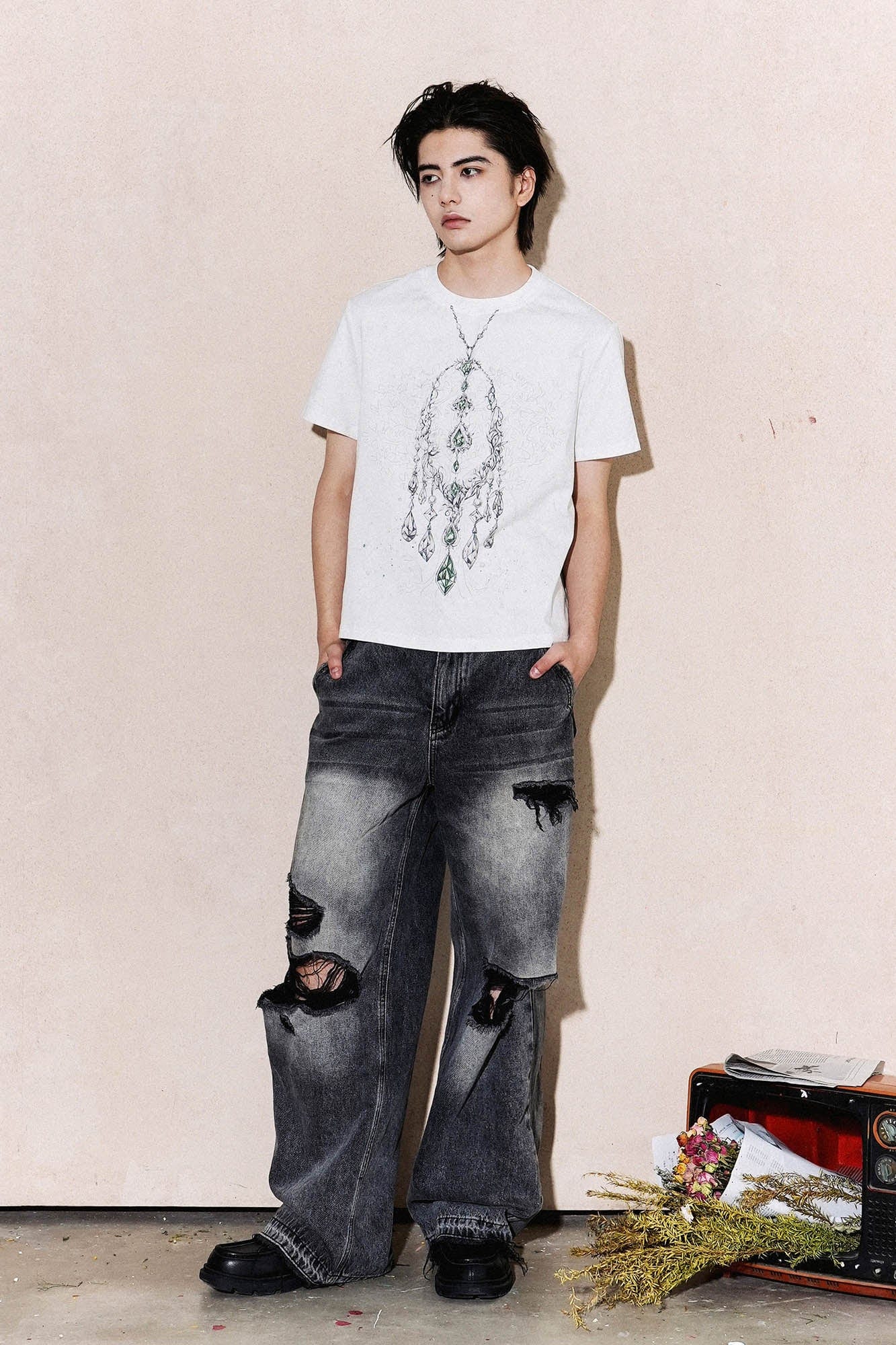 OIPWORD Crystal Necklace Graphic T-Shirt