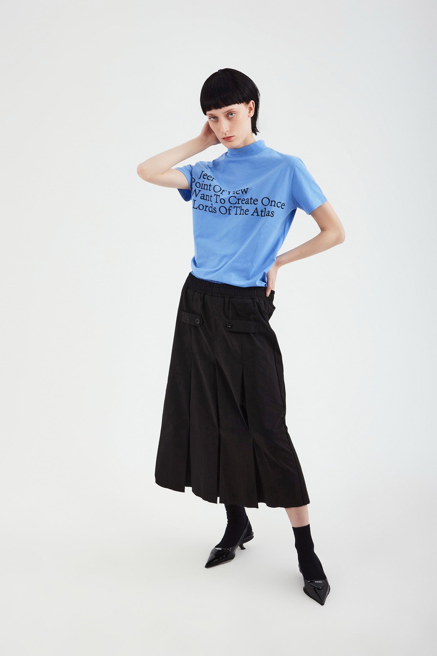ARTIFICIAL WORLD Slogan Mock Neck T-Shirt