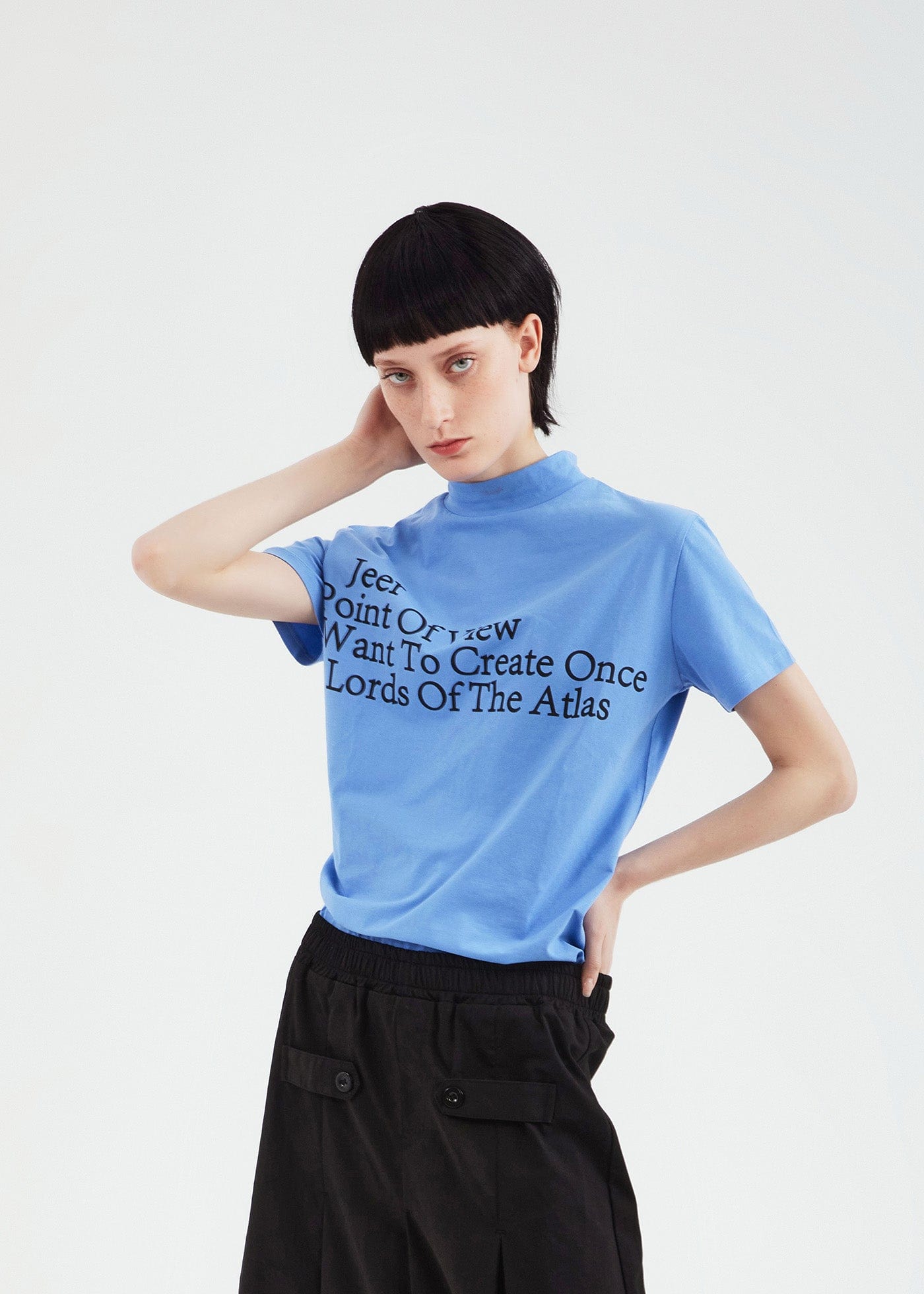 ARTIFICIAL WORLD Slogan Mock Neck T-Shirt