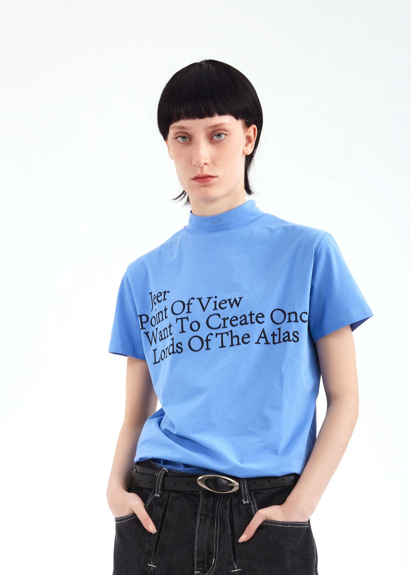 ARTIFICIAL WORLD Slogan Mock Neck T-Shirt