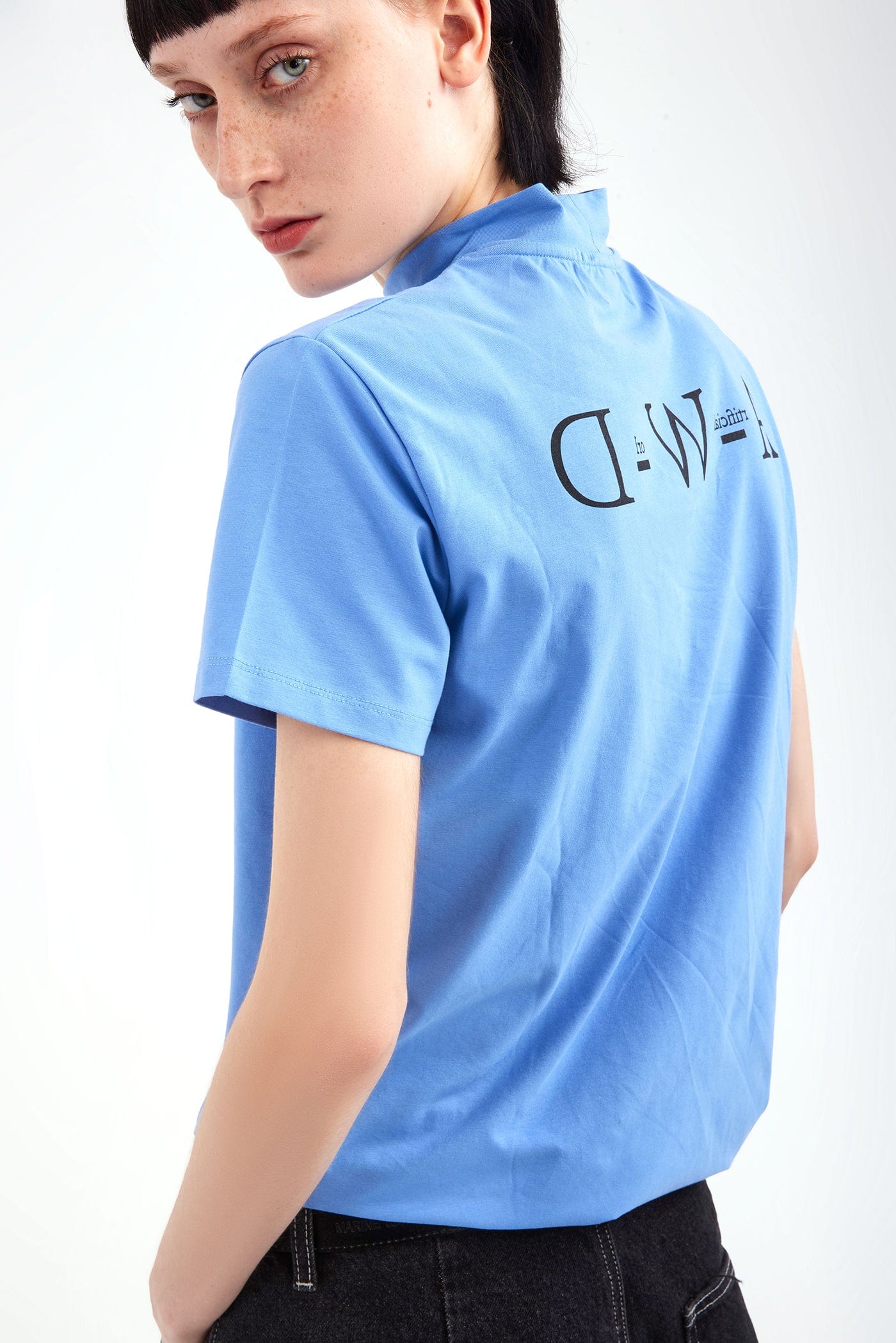 ARTIFICIAL WORLD Slogan Mock Neck T-Shirt