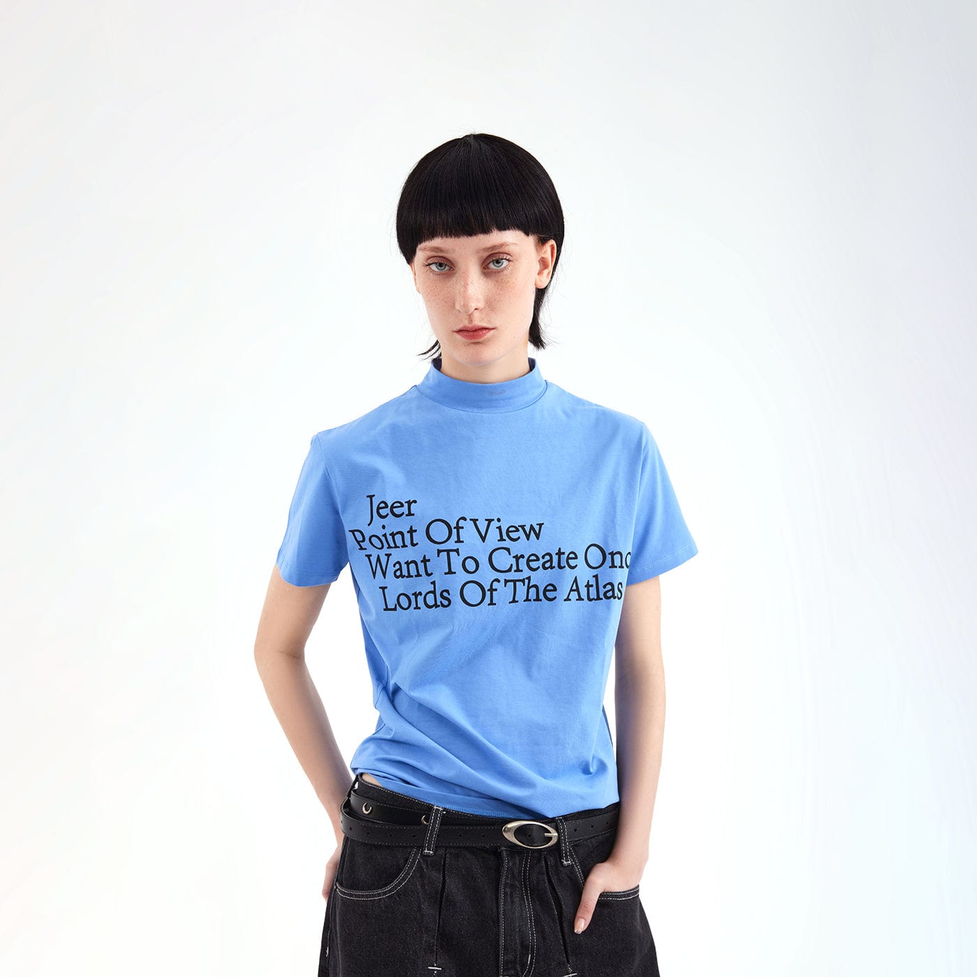 ARTIFICIAL WORLD Slogan Mock Neck T-Shirt