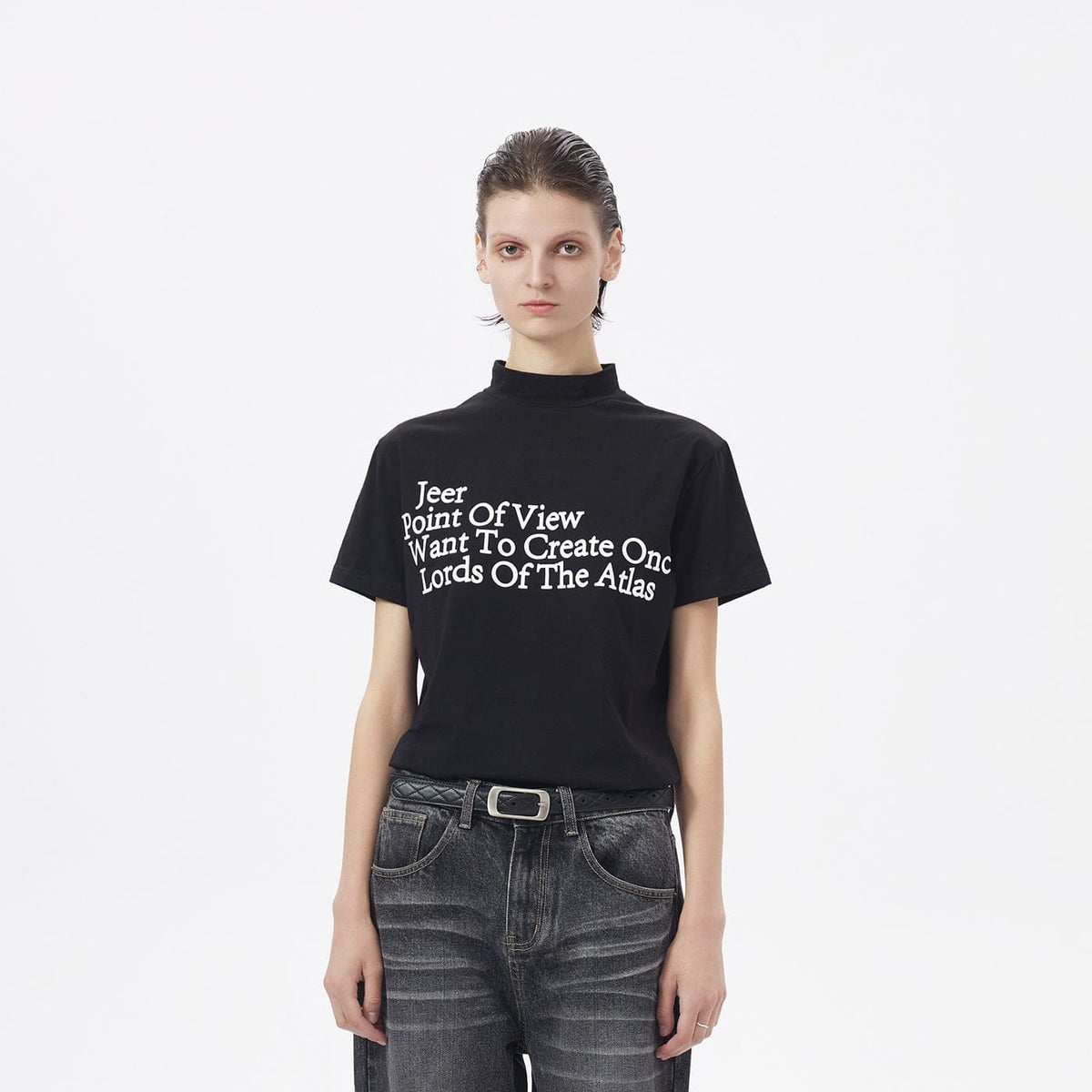 ARTIFICIAL WORLD Slogan Mock Neck T-Shirt