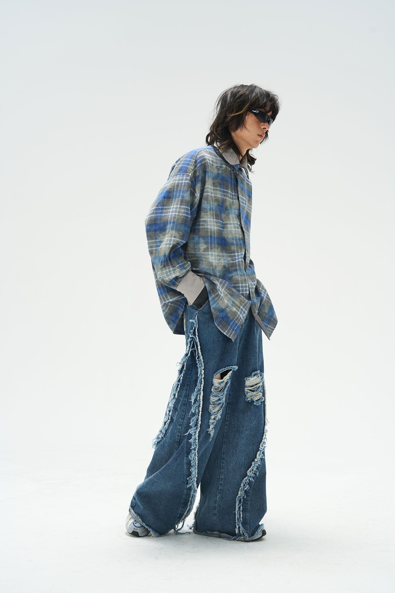 RELABEL Split Heavy-Distressed Washed Denim Pants