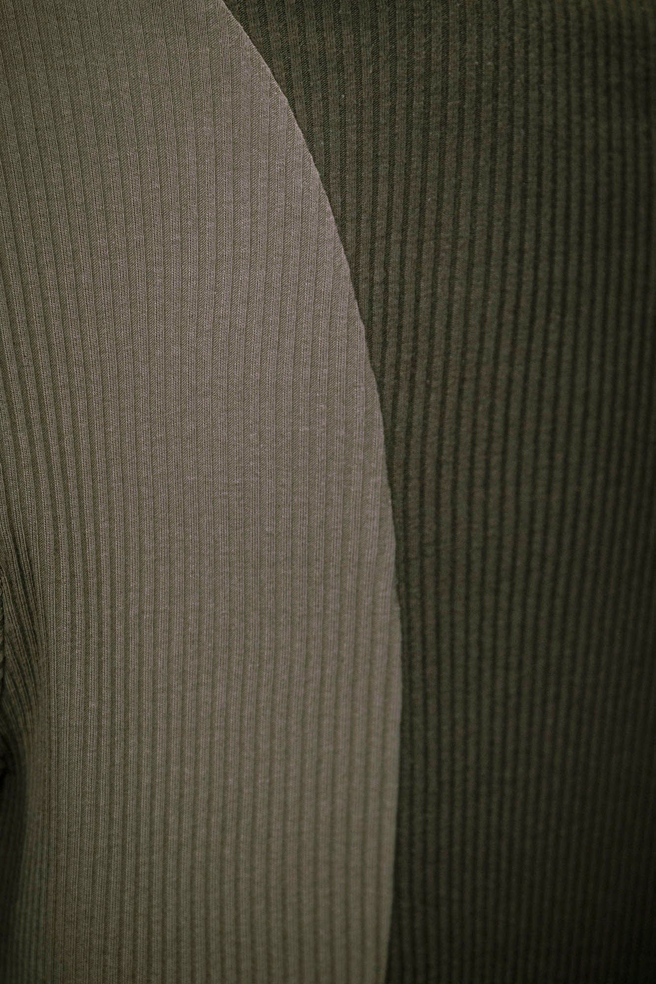 XIPHEVIL Ribbed Paneled Turtleneck Long-Sleeve Tee Green