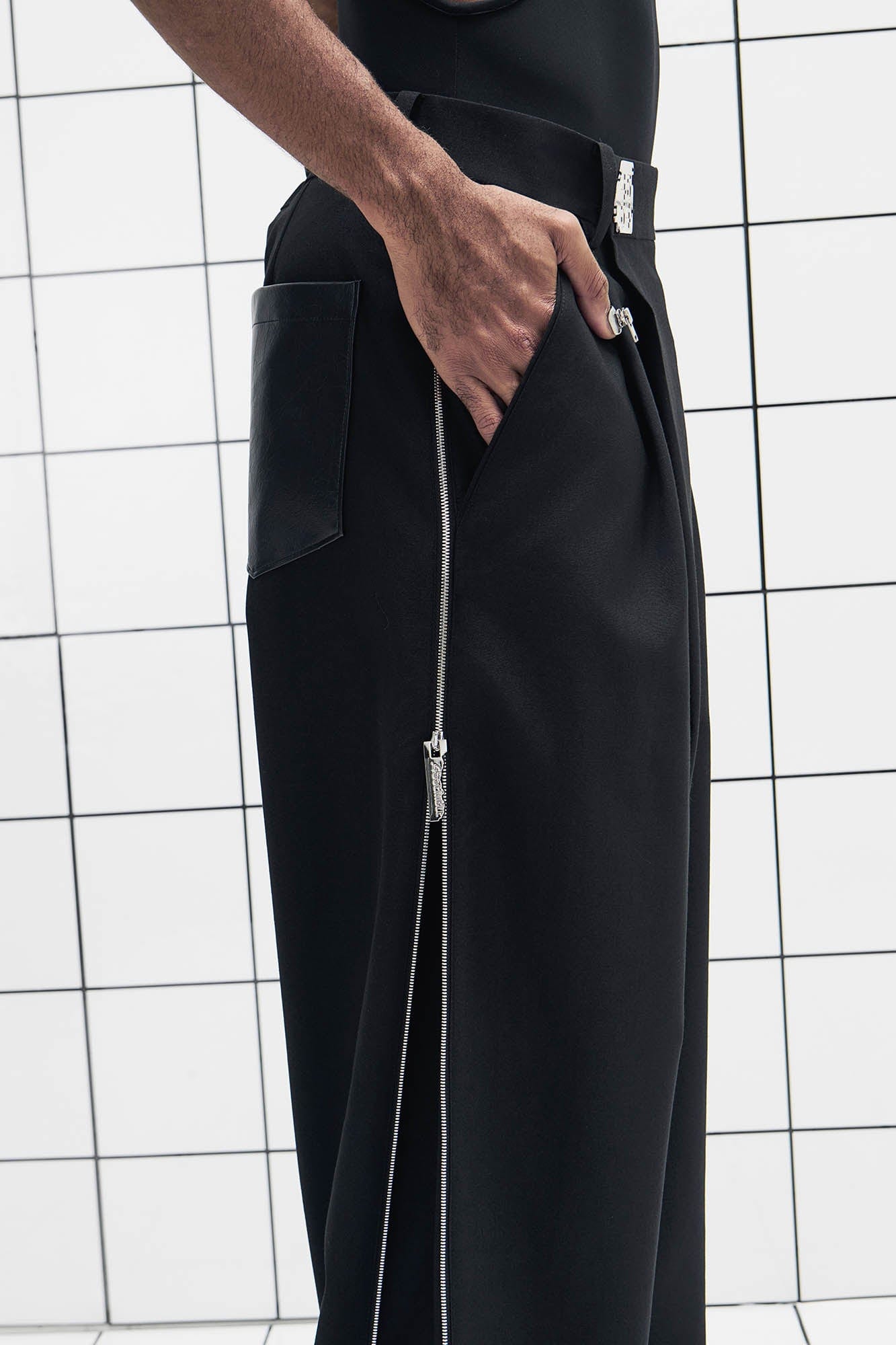 455EMBLE Side-Zip Asymmetrical PU-Pocket Pants