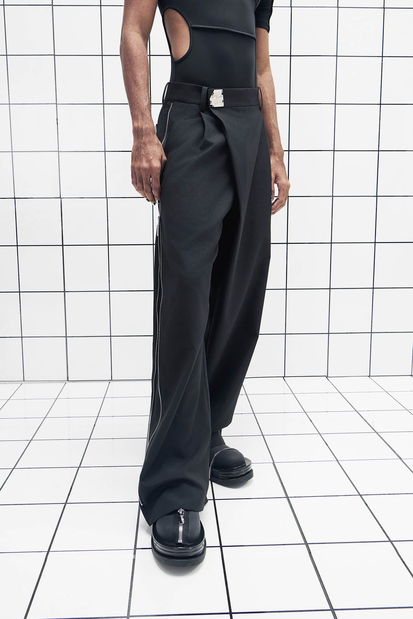 455EMBLE Side-Zip Asymmetrical PU-Pocket Pants