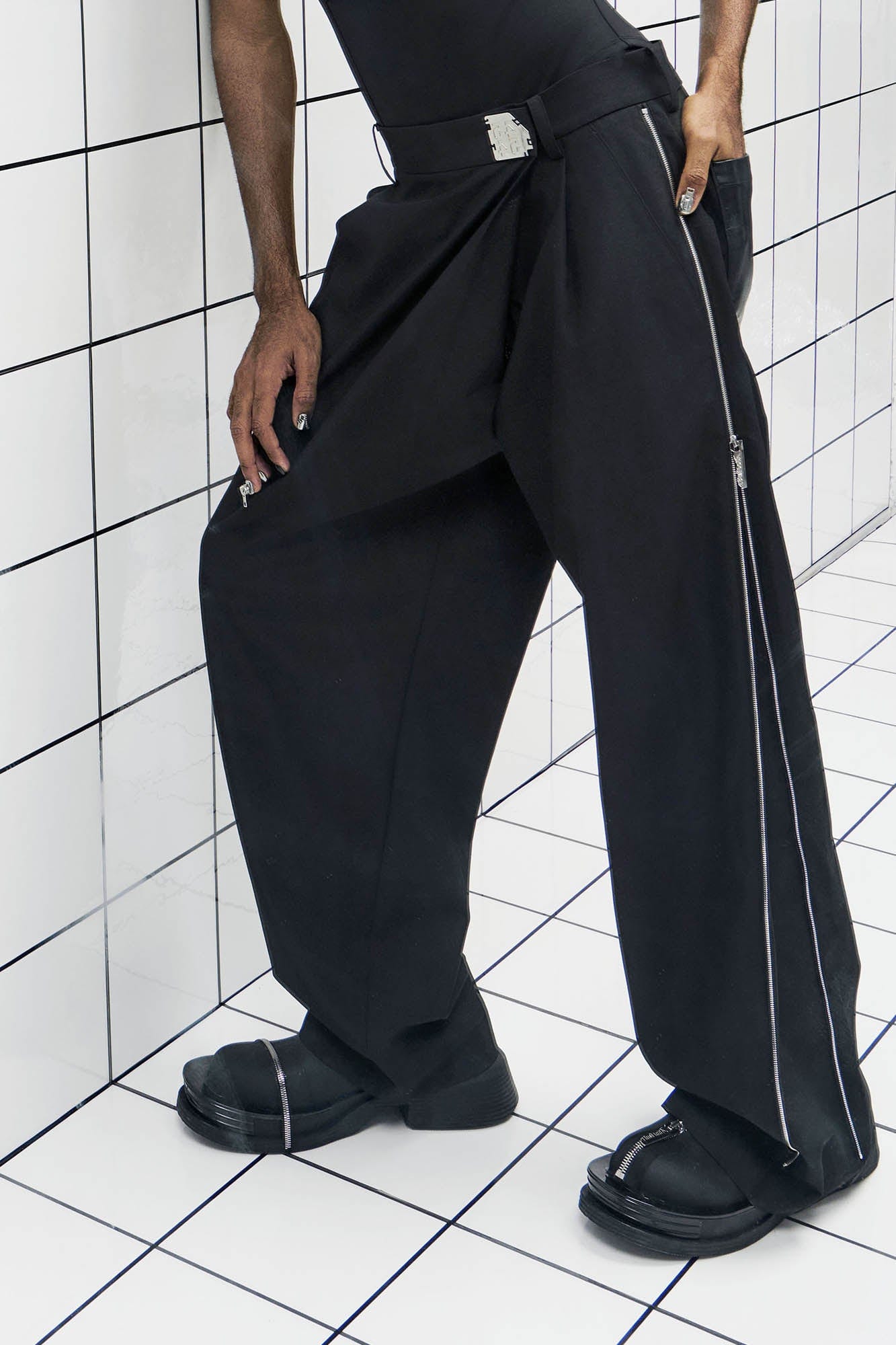 455EMBLE Side-Zip Asymmetrical PU-Pocket Pants