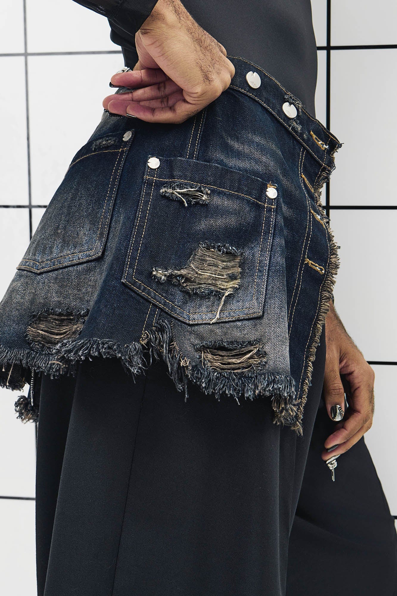 455EMBLE Detachable Frayed Waistband Washed Jeans