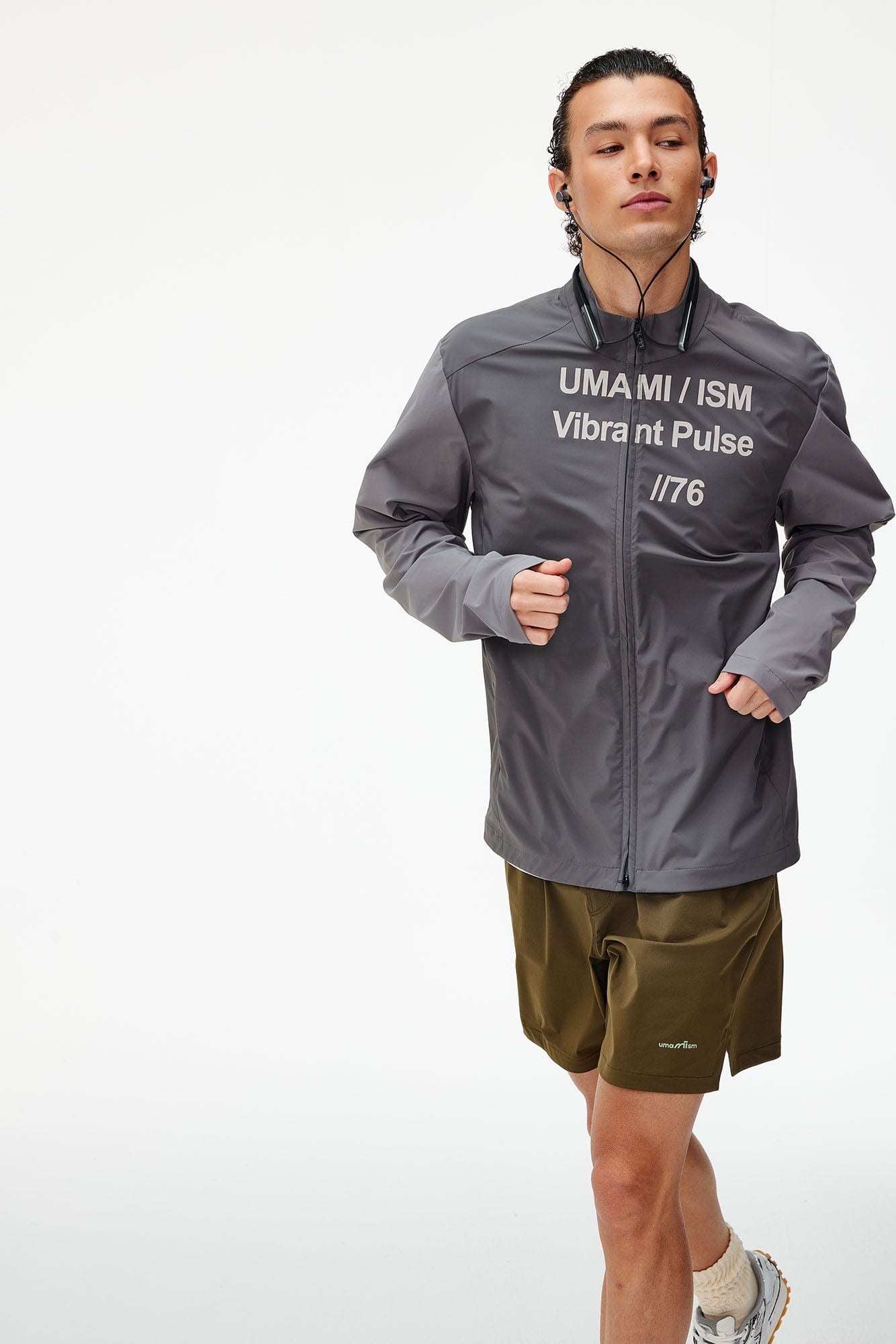 UMAMIISM Slogan Contrast Sleeve Mock Neck UV Protection Jacket