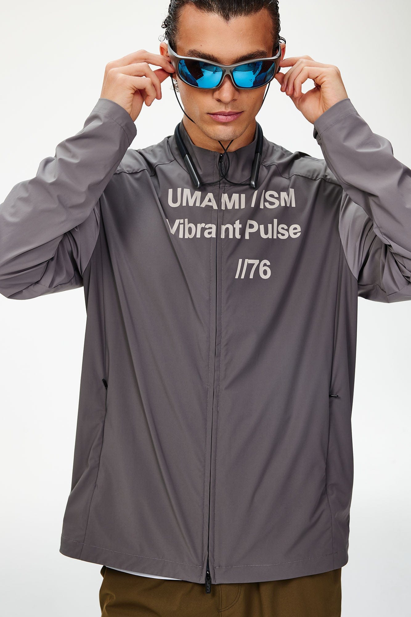 UMAMIISM Slogan Contrast Sleeve Mock Neck UV Protection Jacket
