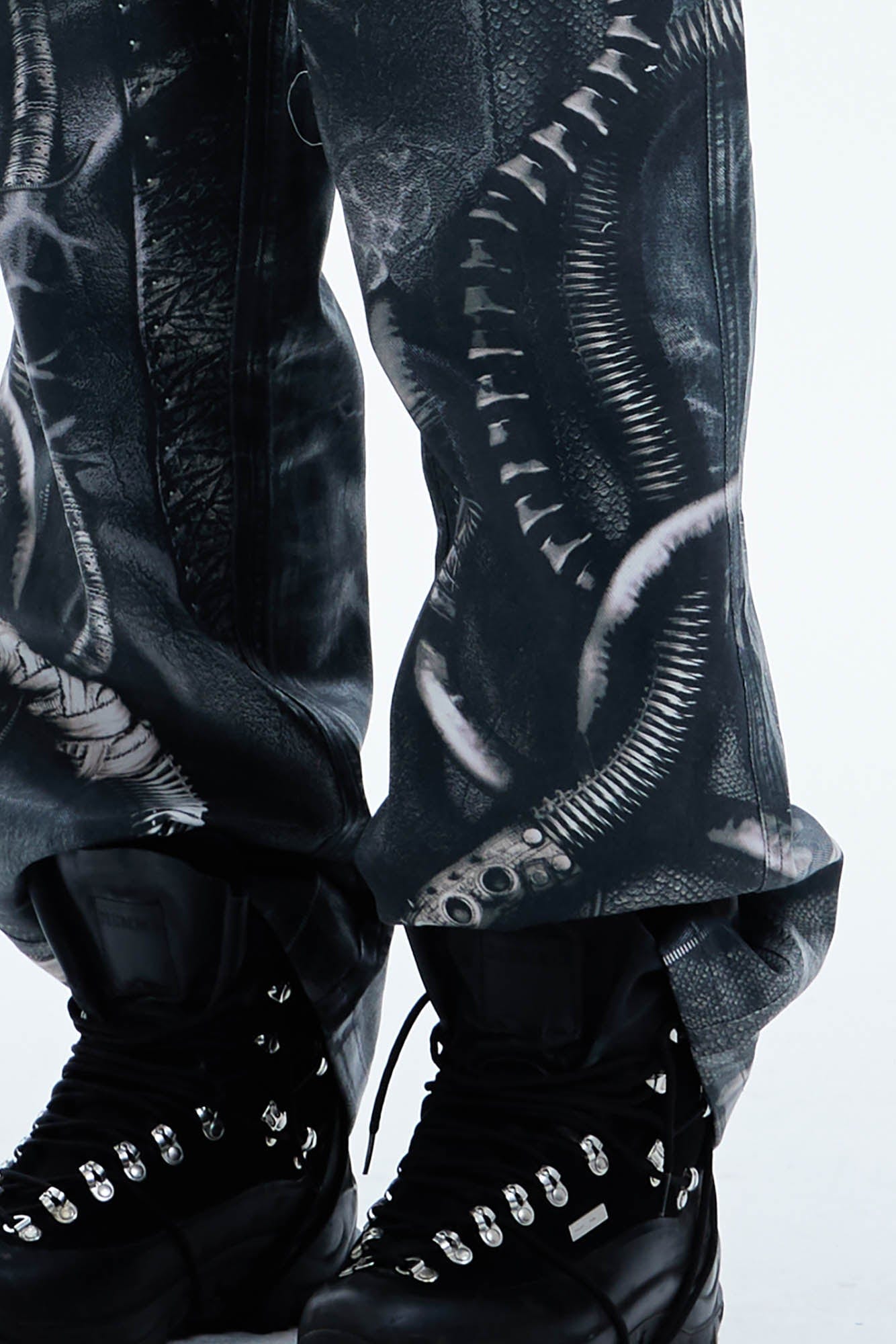 DND4DES Industrial Pipe Lace-Up Graphic Baggy Jeans