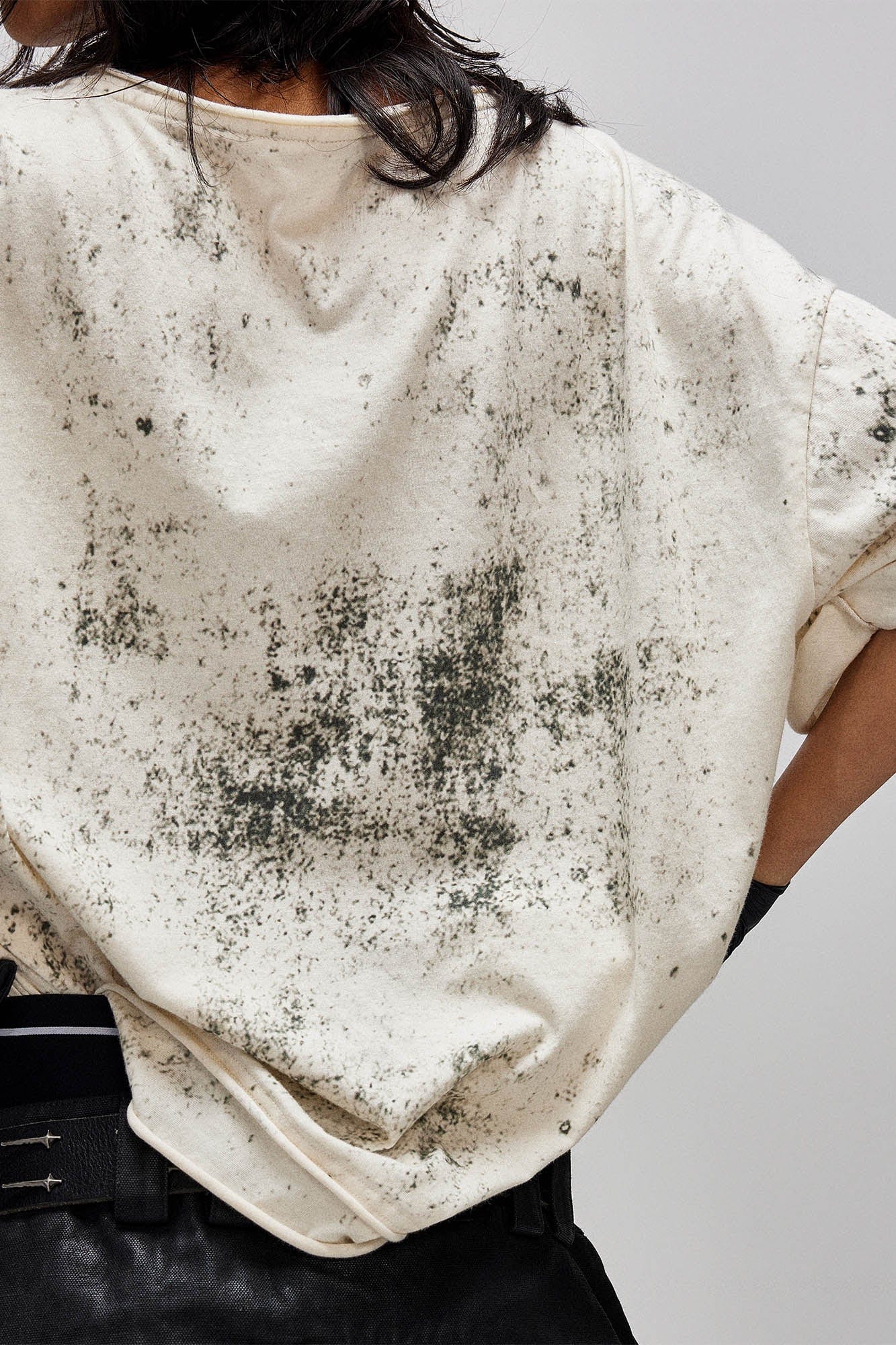 FLYERRER Grunge Brush-Stained Raw Hem T-Shirt