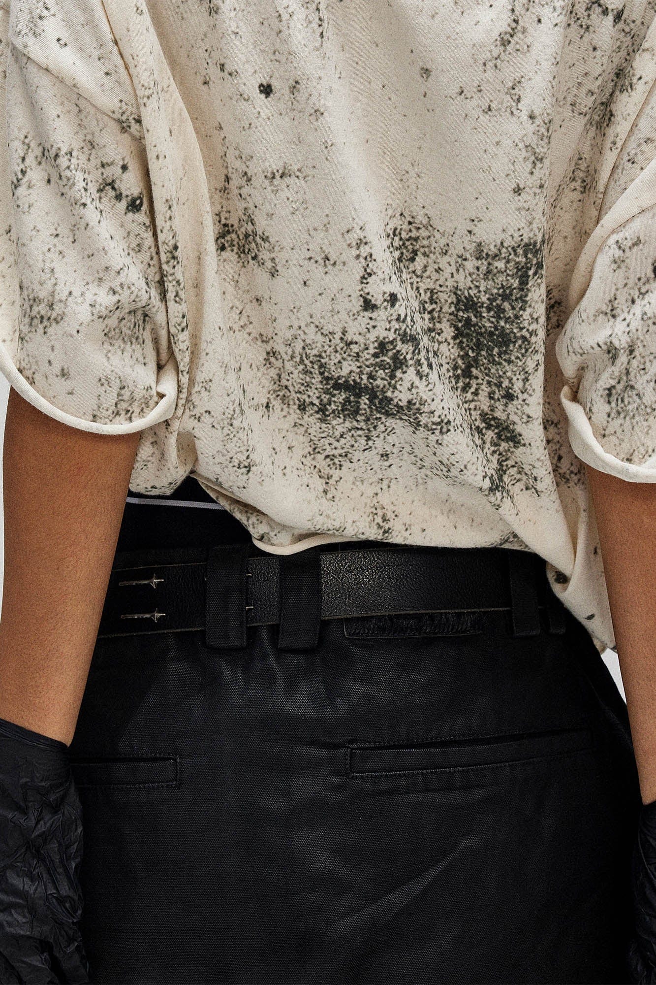 FLYERRER Grunge Brush-Stained Raw Hem T-Shirt