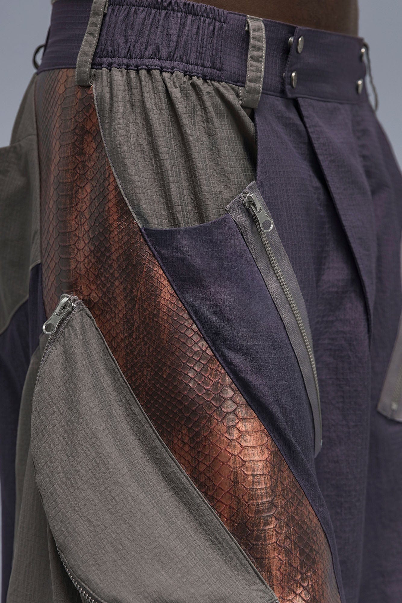XIPHEVIL Snake Skin Contrast Panel Multi-Pocket Shorts
