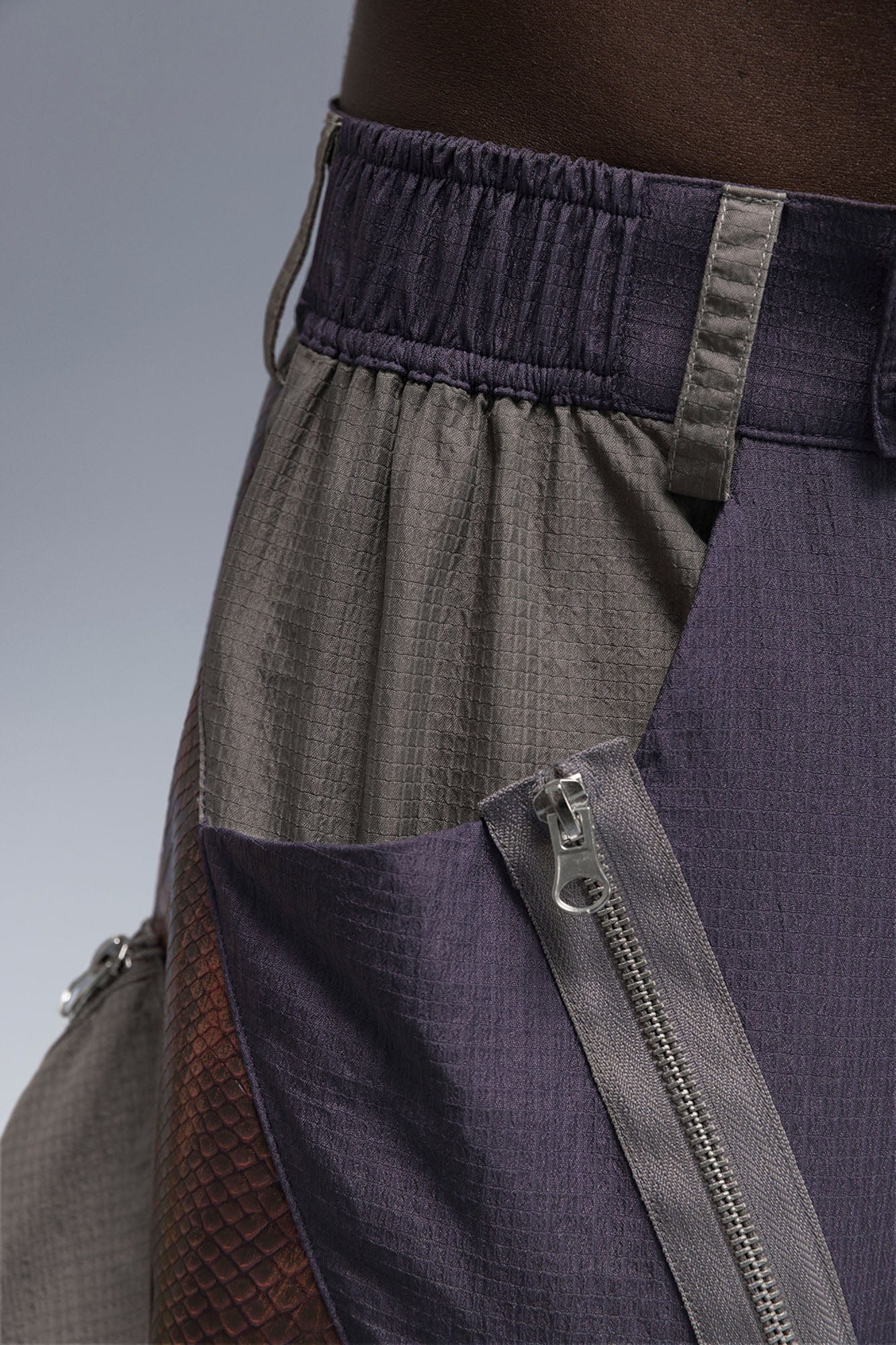 XIPHEVIL Snake Skin Contrast Panel Multi-Pocket Shorts
