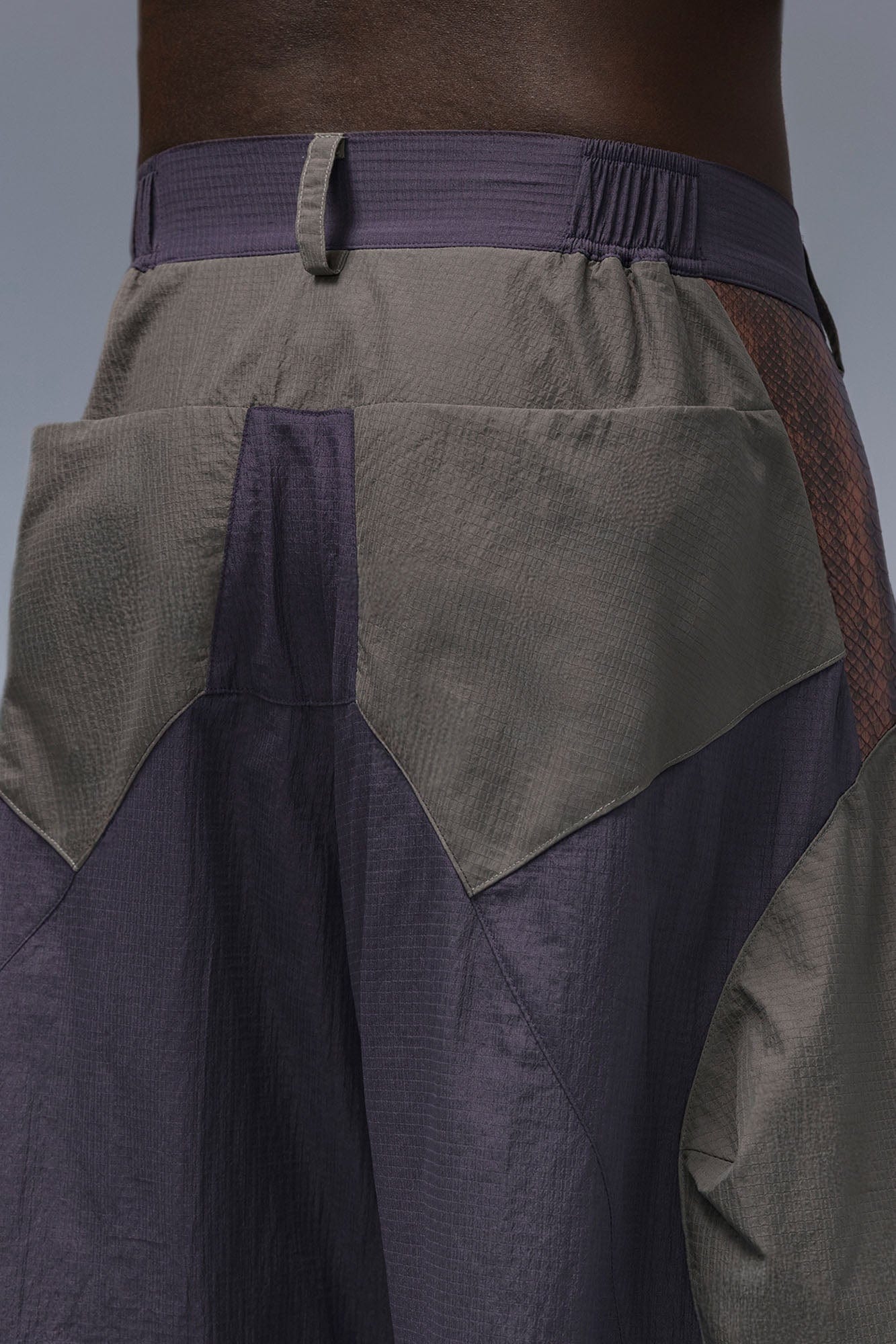 XIPHEVIL Snake Skin Contrast Panel Multi-Pocket Shorts