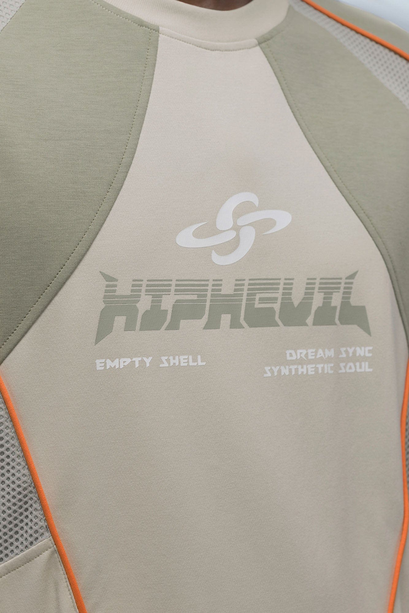 XIPHEVIL Contrast Paneled Mesh Zip-Pocket Raglan T-Shirt Sand