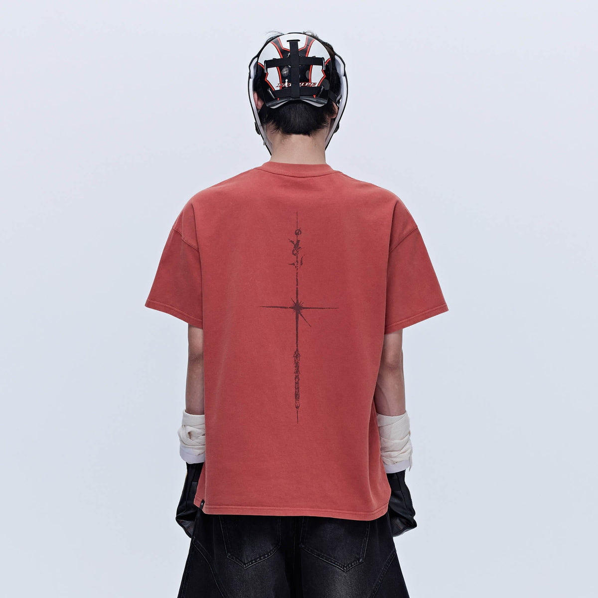 SAVAGEGROWTHWORLD Washed Dual Serpent Scepter Graphic T-Shirt