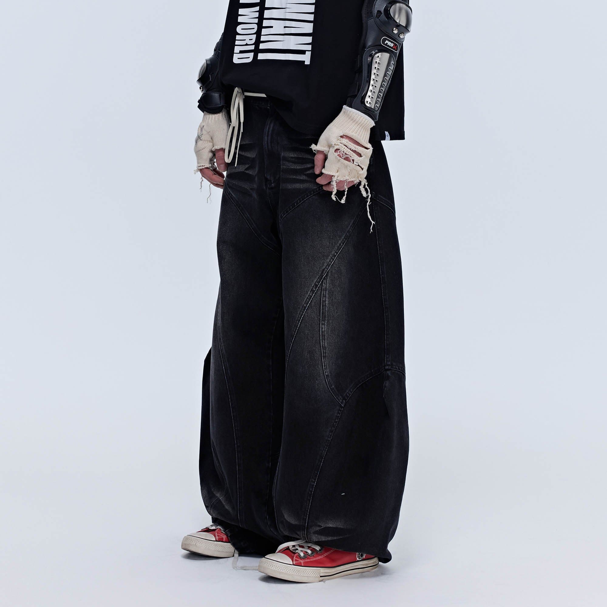 SAVAGEGROWTHWORLD Arc-Paneled Washed Oversized Balloon Jeans