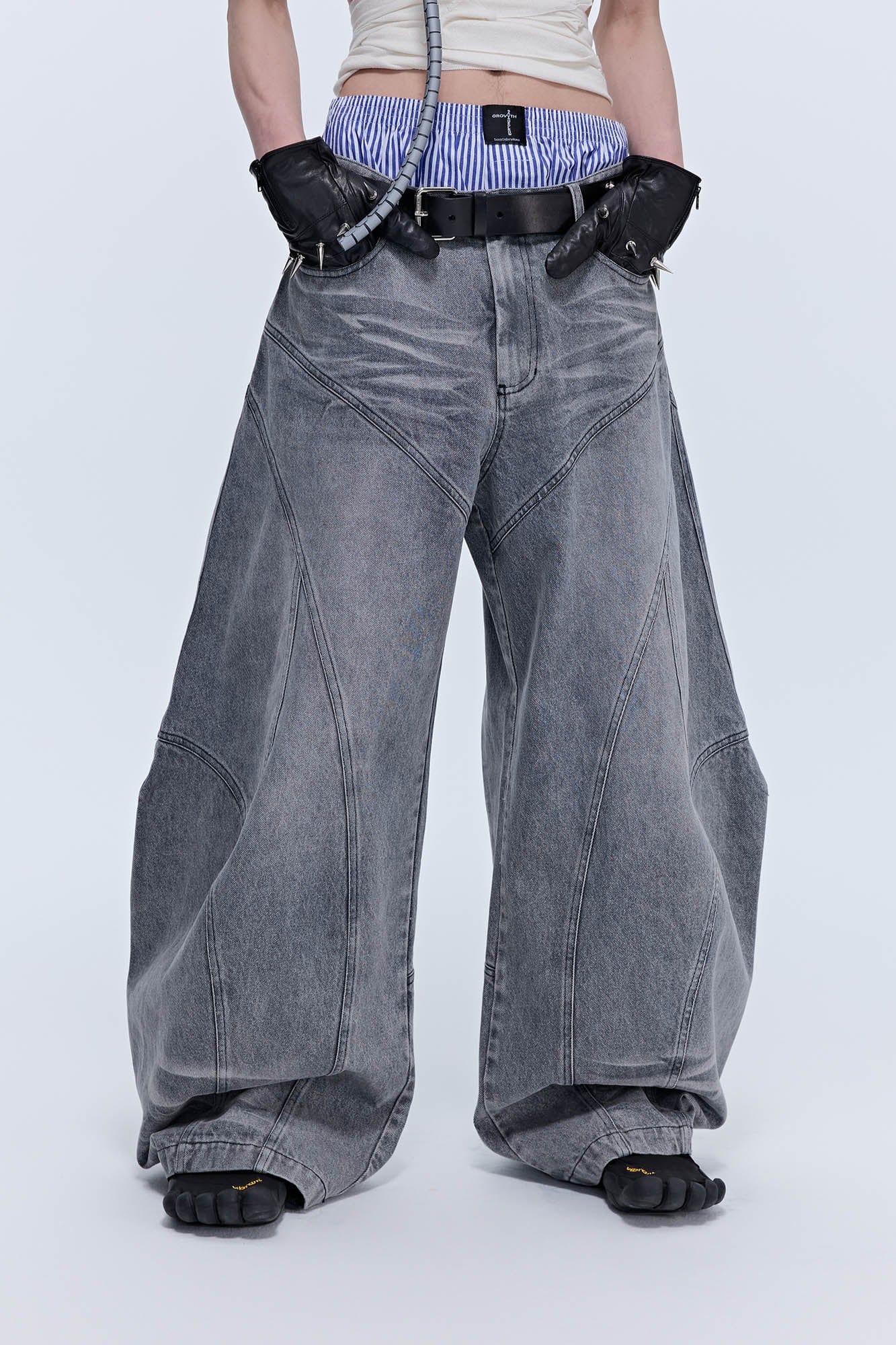 SAVAGEGROWTHWORLD Arc-Paneled Washed Oversized Balloon Jeans