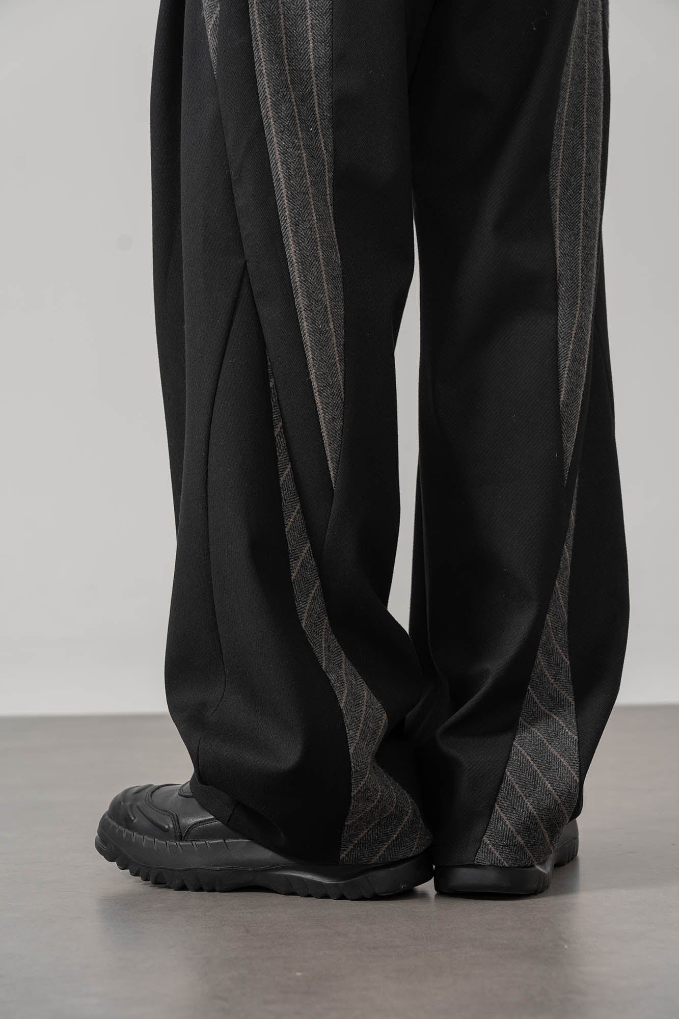 MOITIEDEPETALE Geometric Paneled Pinstripe Pleated Wide-Leg Trousers