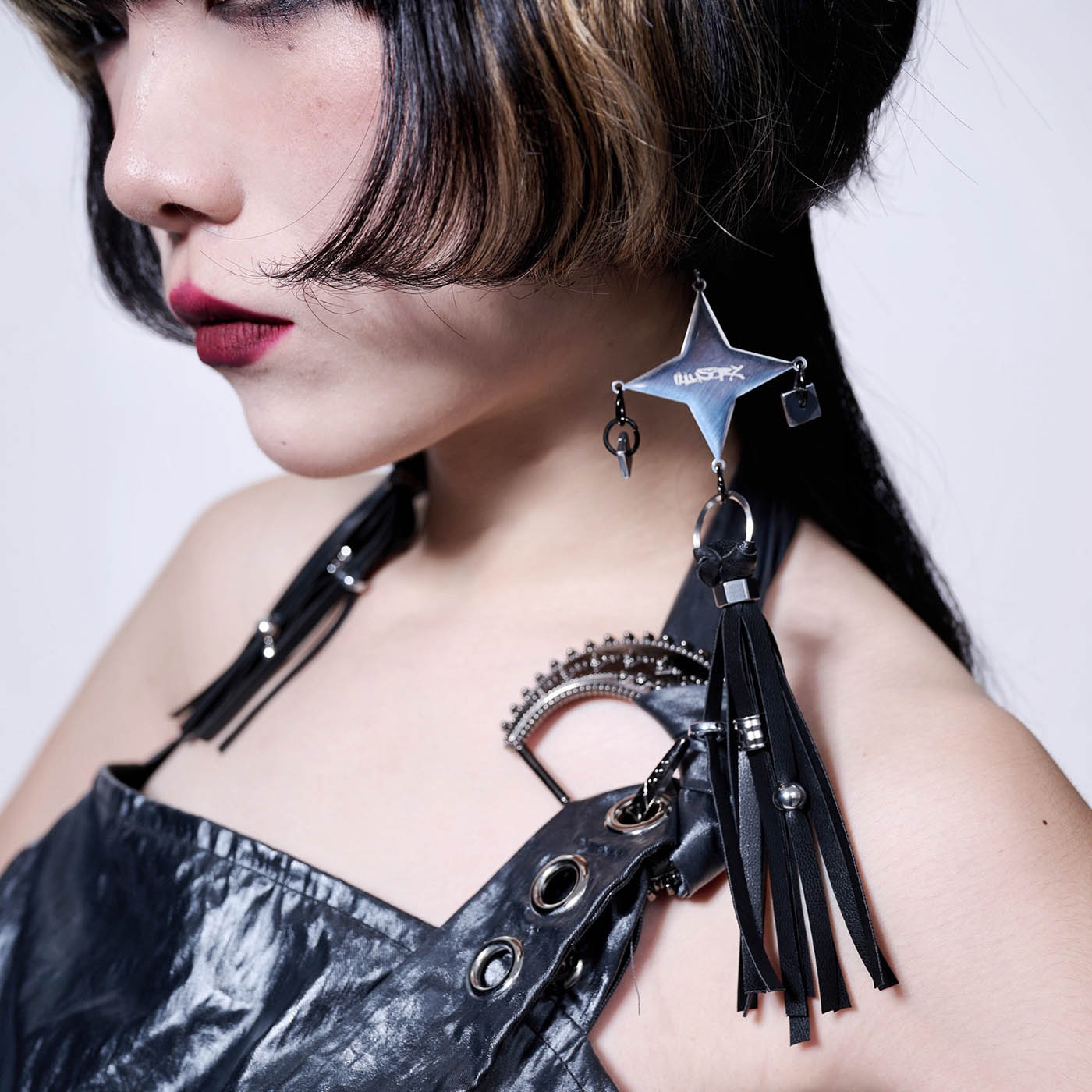 ILLUSORY Four-Pointed Star Tassel Earrings