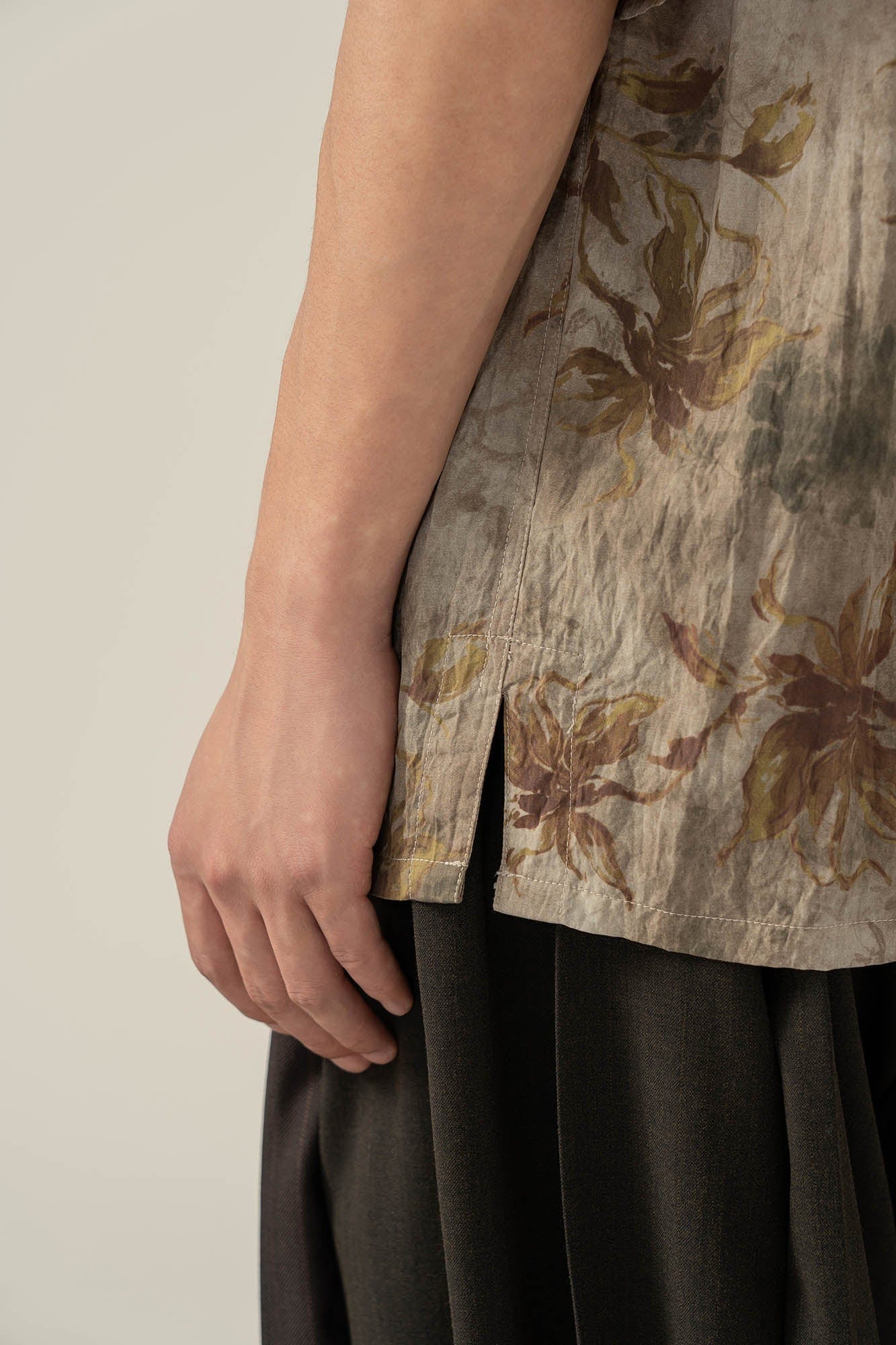 MOITIEDEPETALE Retro Wrinkled Watercolor Floral Half Shirt