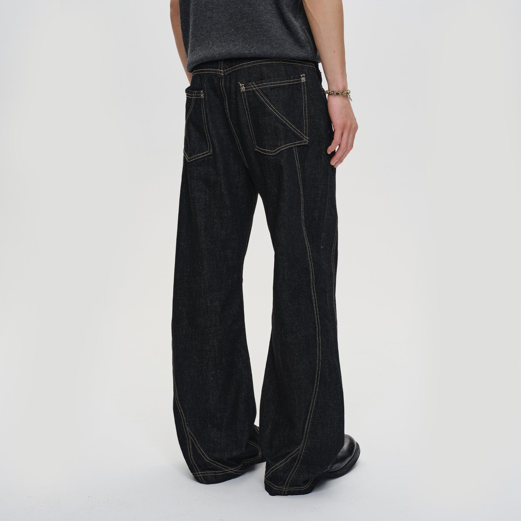CATSSTAC Curved Panel Stitch Straight-Leg Raw Jeans