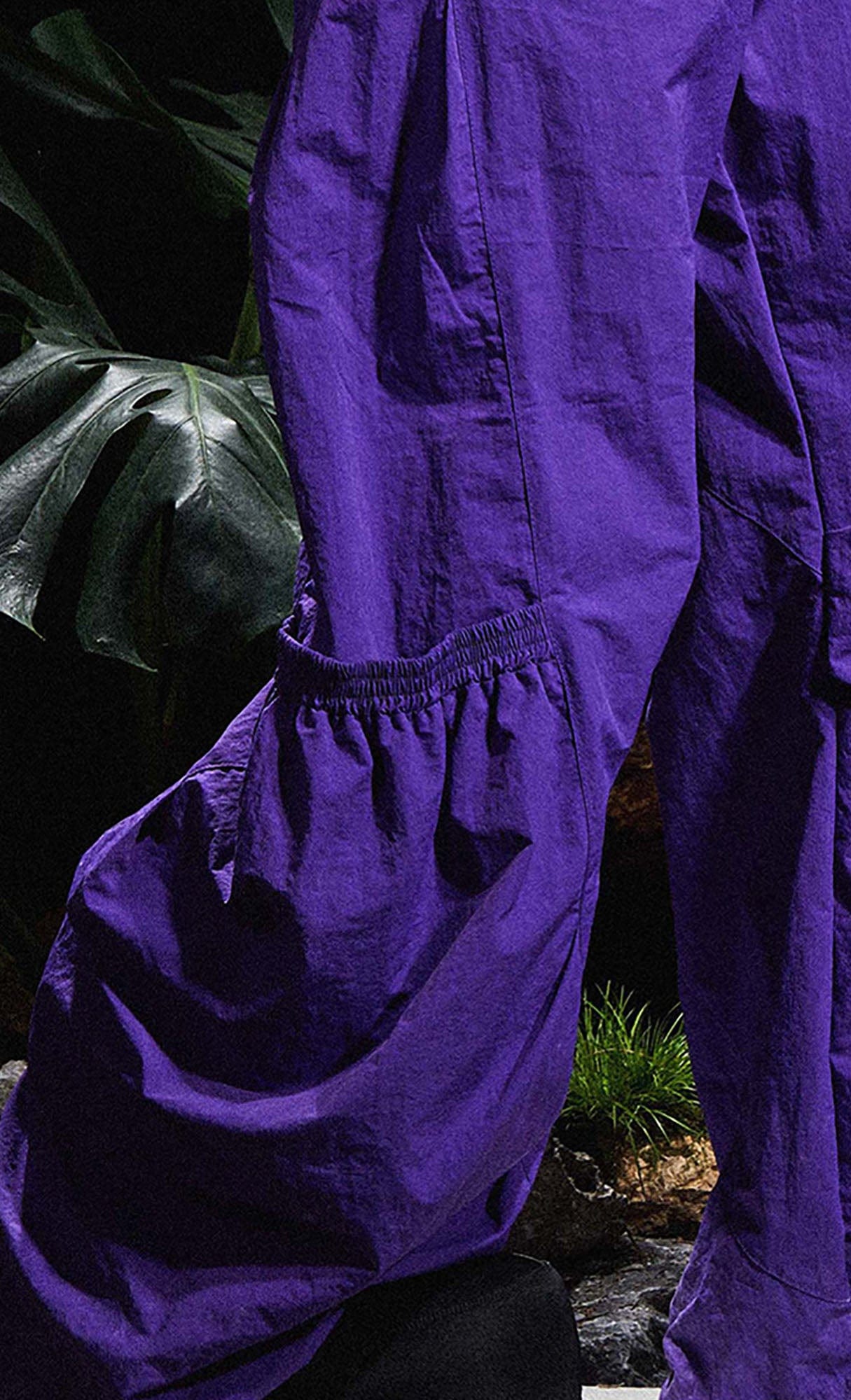 RELABEL Big-Pocket Pleated Oversized Curved Pants Purple