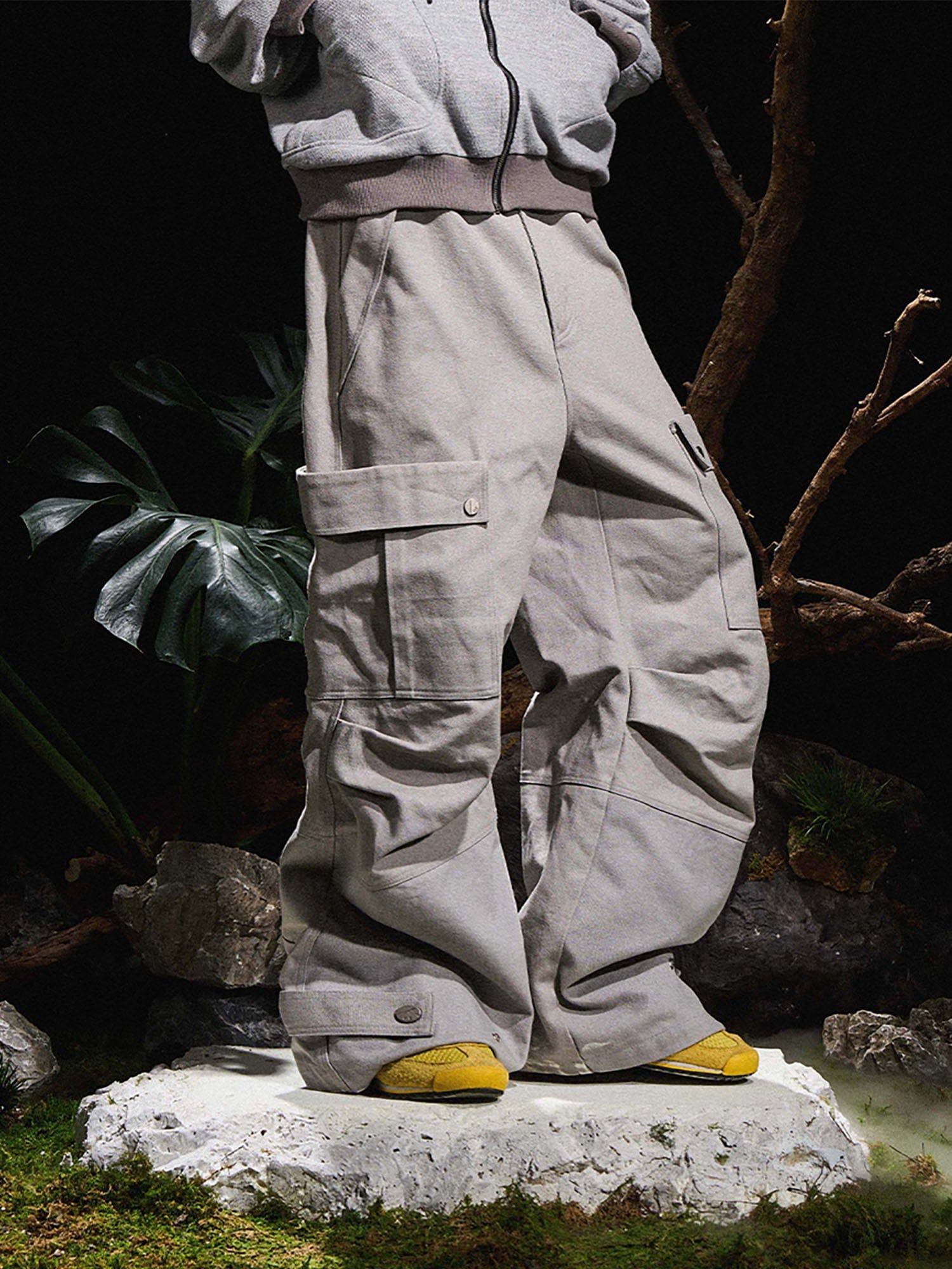 RELABEL Multi-Pocket Oversized Workwear Cargo Pants Gray
