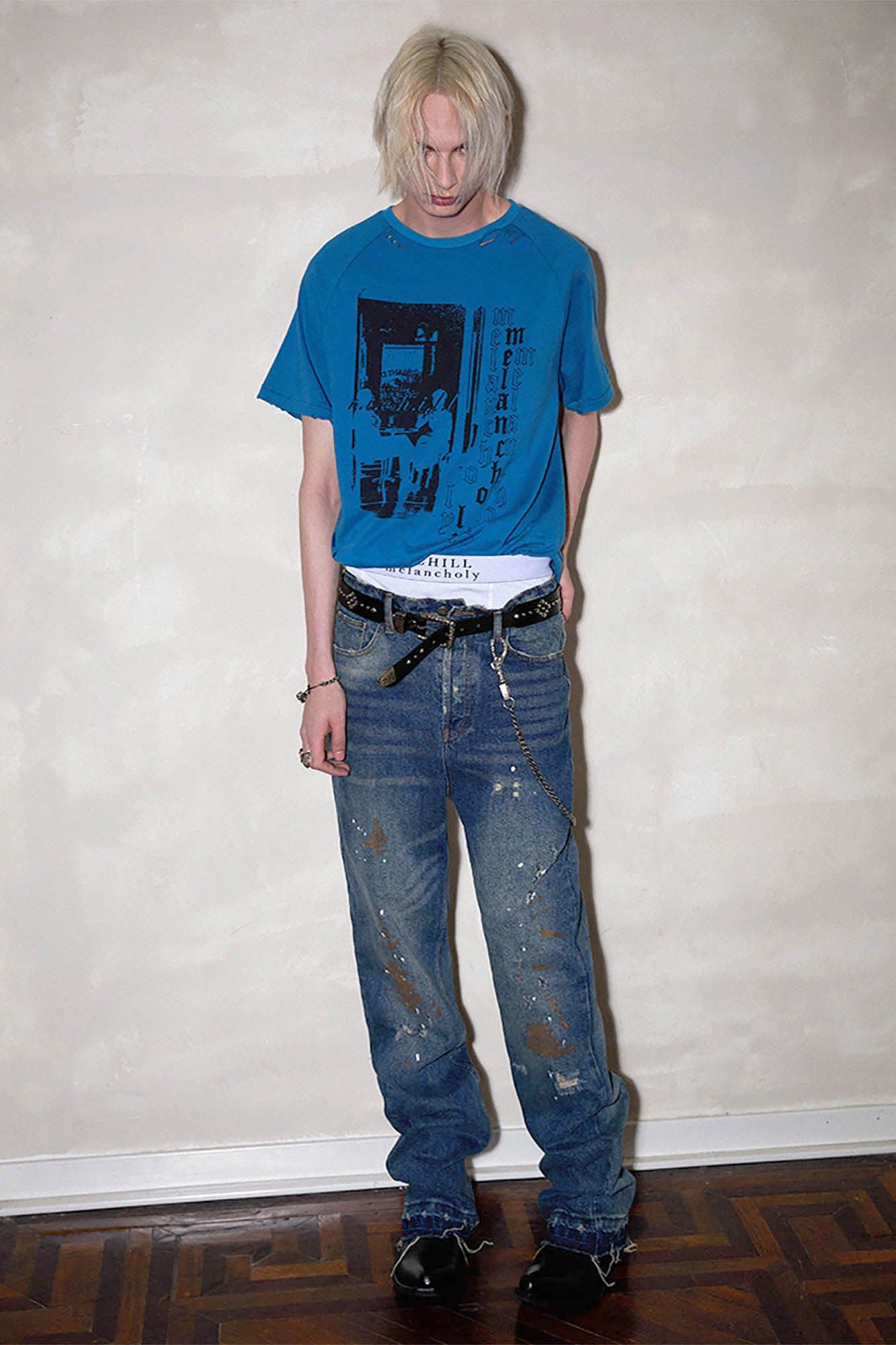 RICHILL Cafe Distressed Raglan Tee