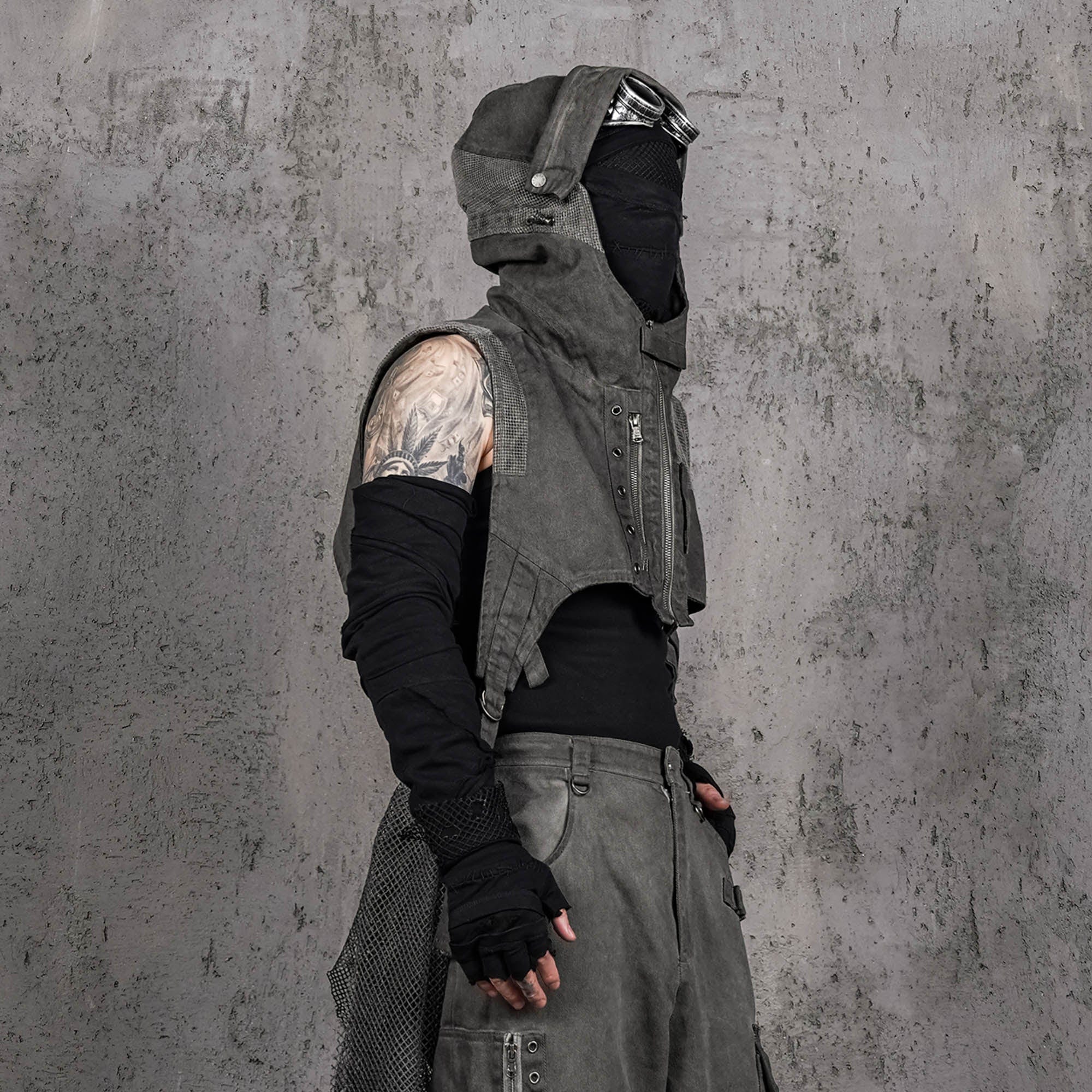 UNDERWATER Scavenger Hooded Vest
