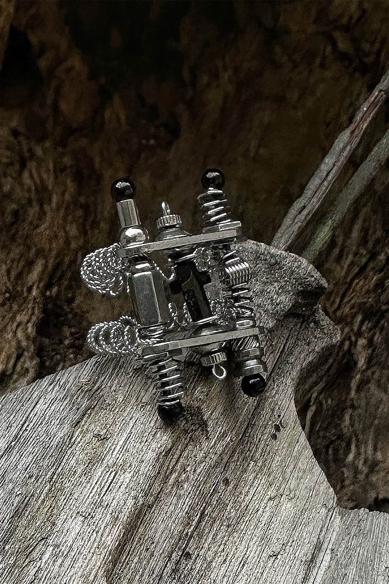 ILLUSORY Neo Era Coil Ring