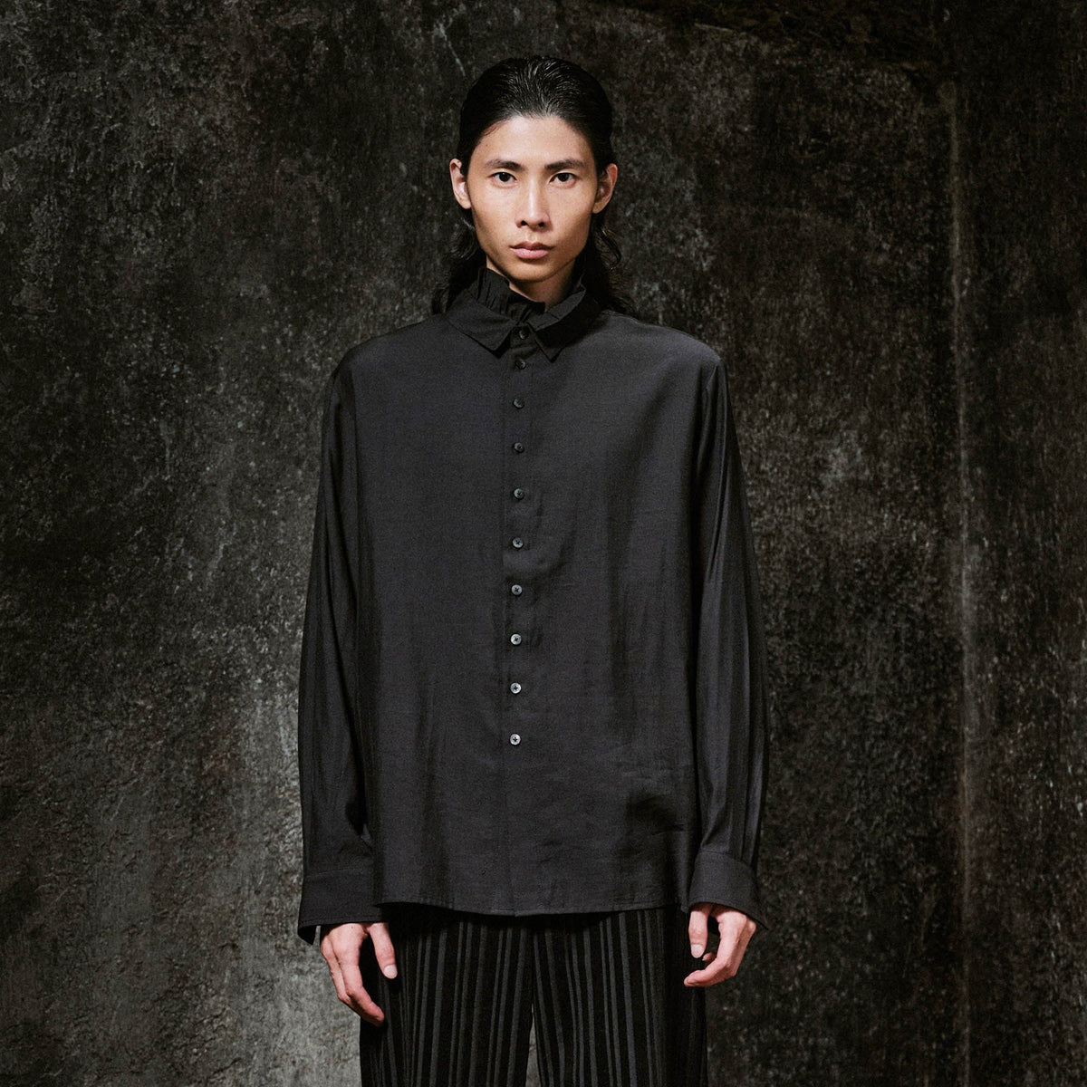ILNya Nieternite Nifutur Ruffle-Neck Satin Shirt