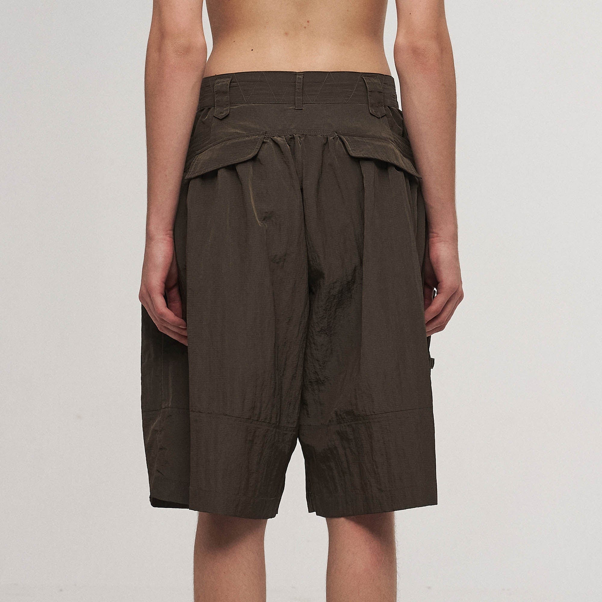 ILNya Nieternite Nifutur Multi-Pocket Crinkled Oversized Shorts