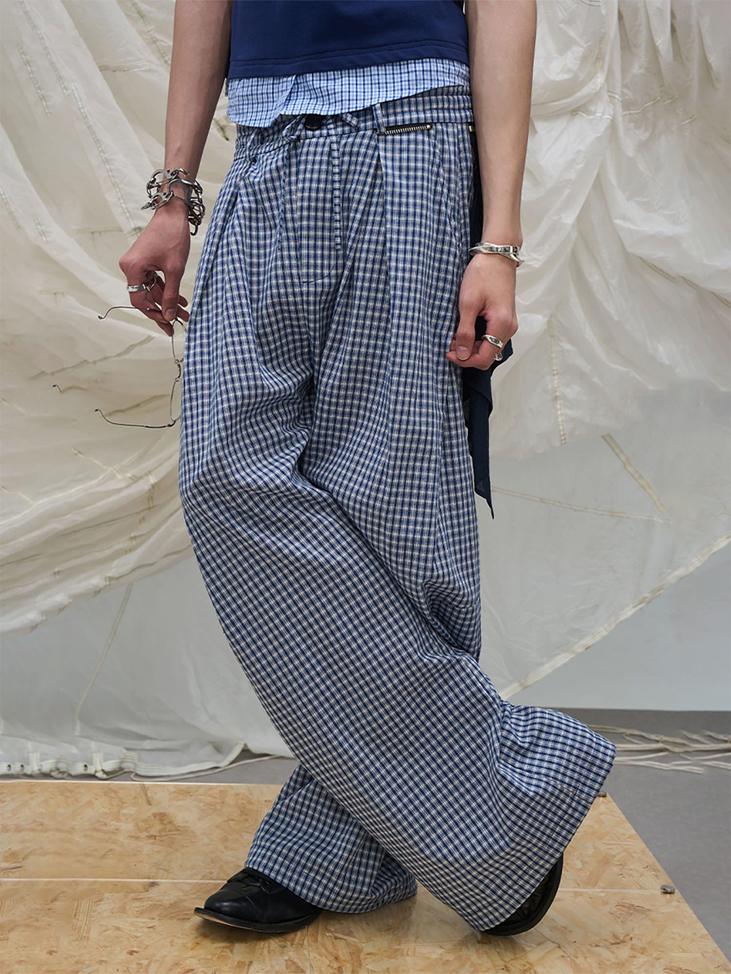 RELABEL Detachable Scarf Grid Pleated Pants