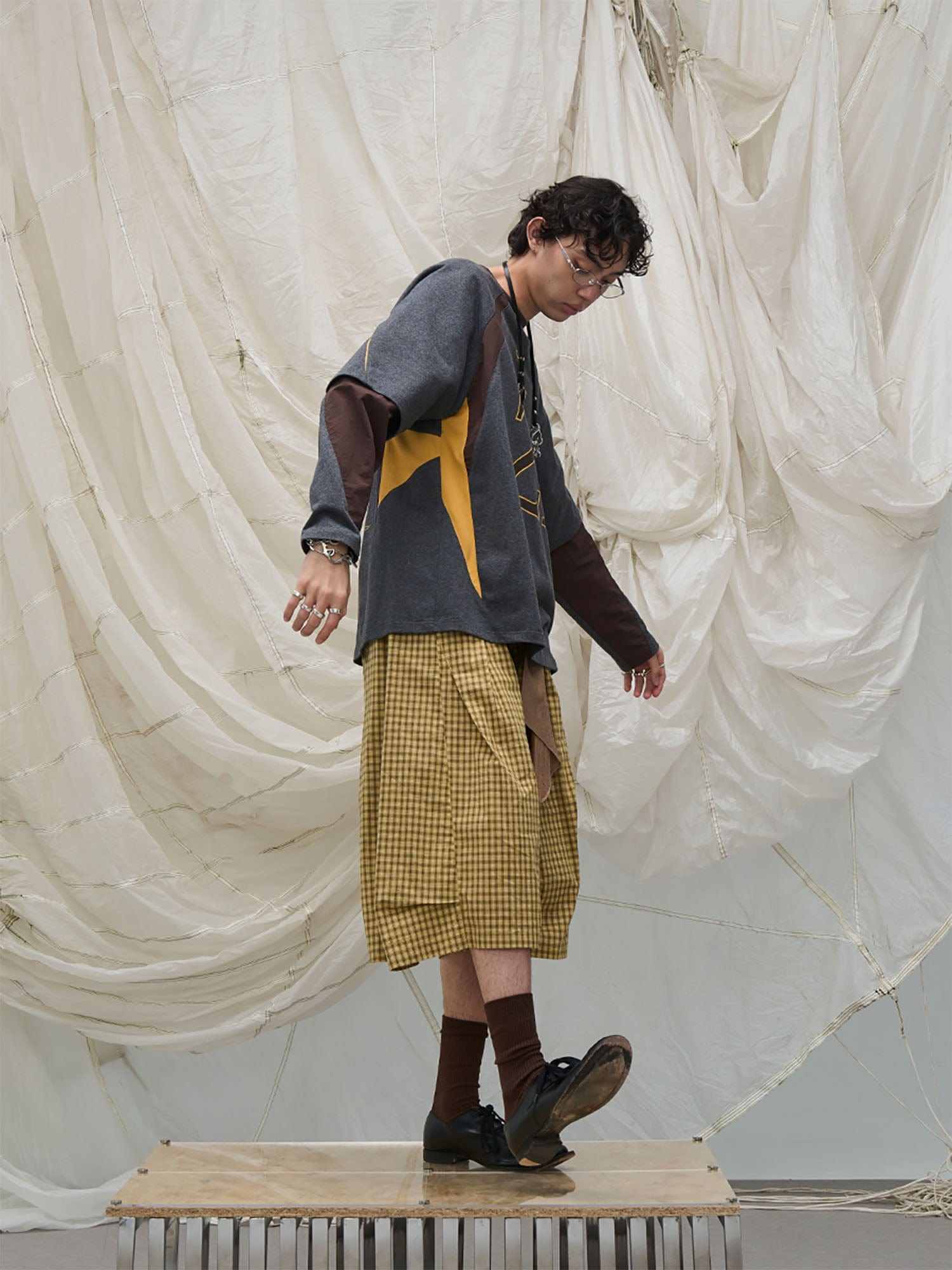 RELABEL Detachable Scarf Grid Pleated Shorts