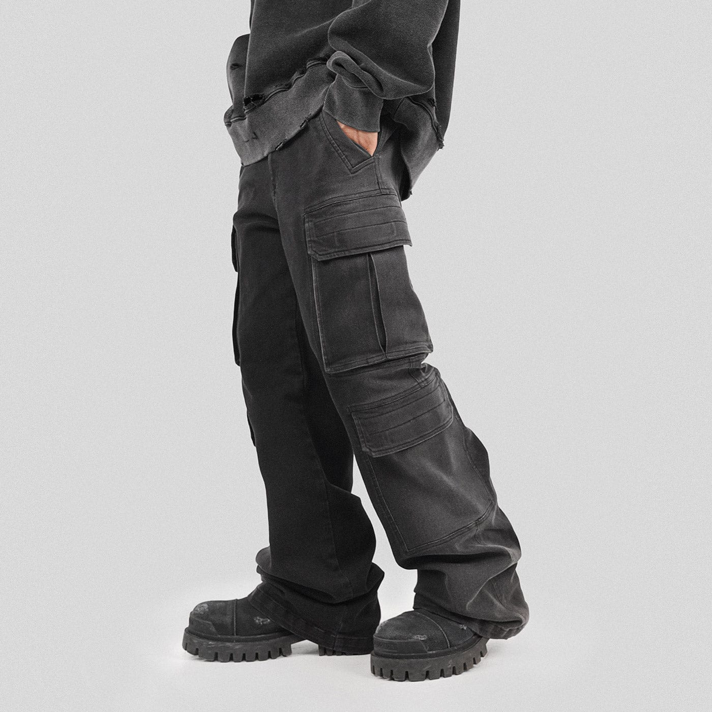 UNDERWATER Multi Pockets Gradient Jeans Black