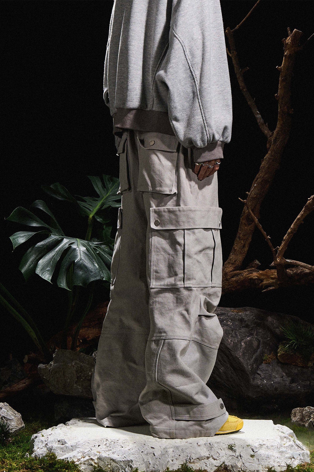 RELABEL Multi-Pocket Oversized Workwear Cargo Pants Gray