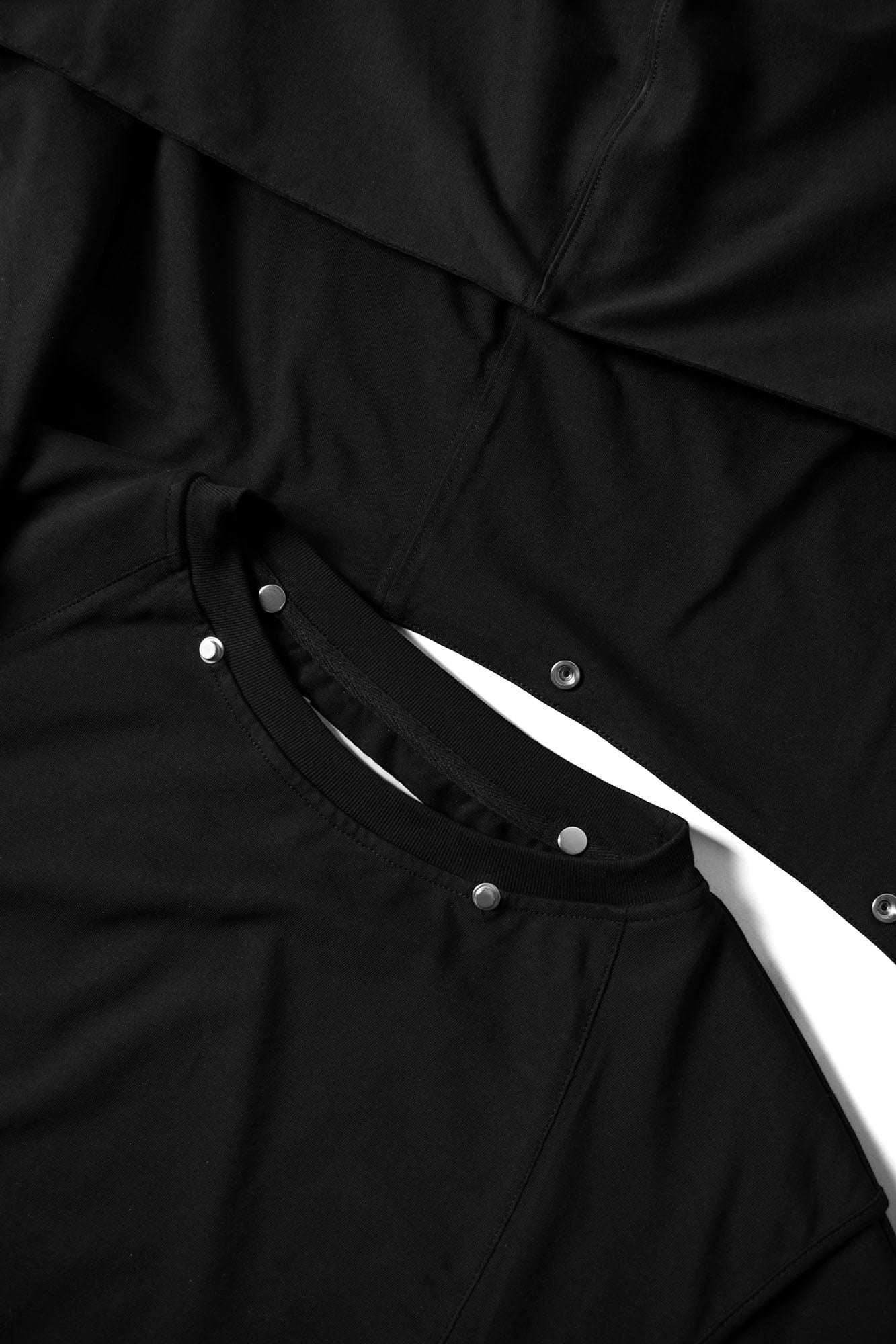 RELABEL Detachable Hood Layered Sleeve T-Shirt