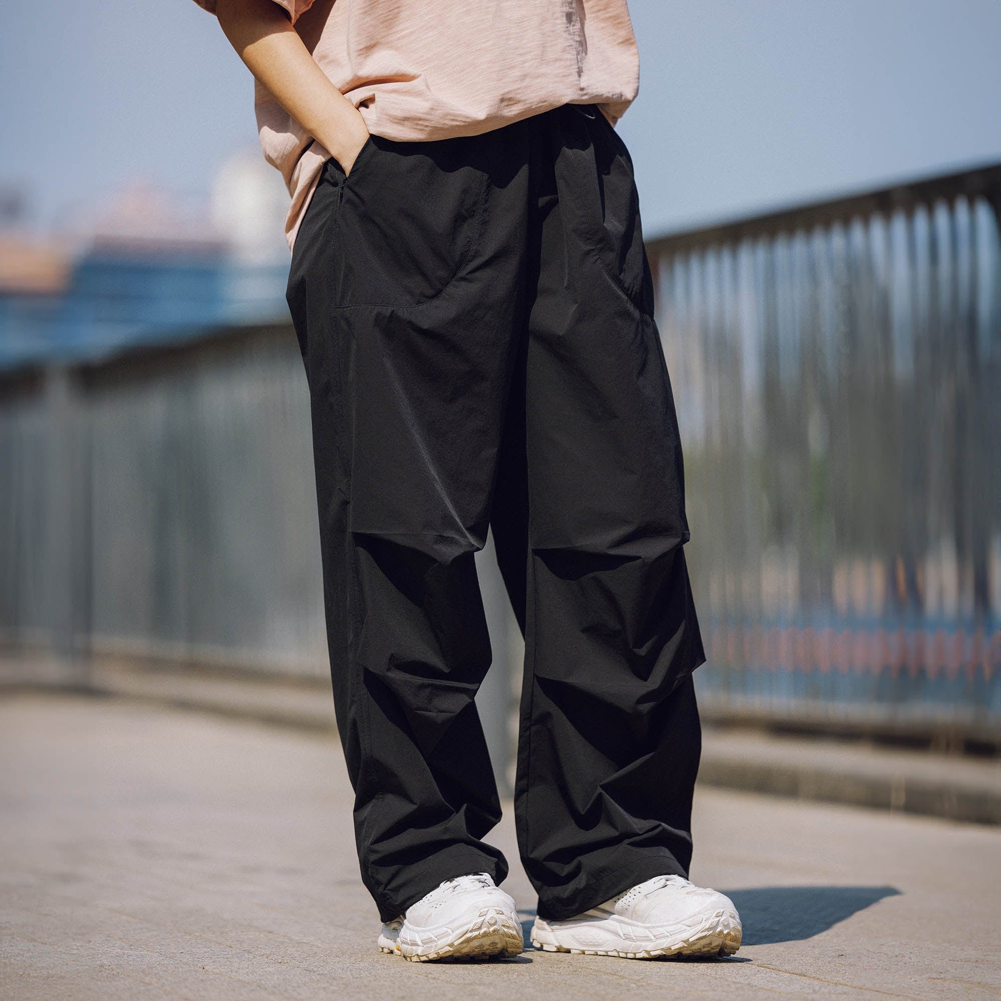 BANANA CLUB Quick-Dry Drawstring Crinkled Parachute Pants