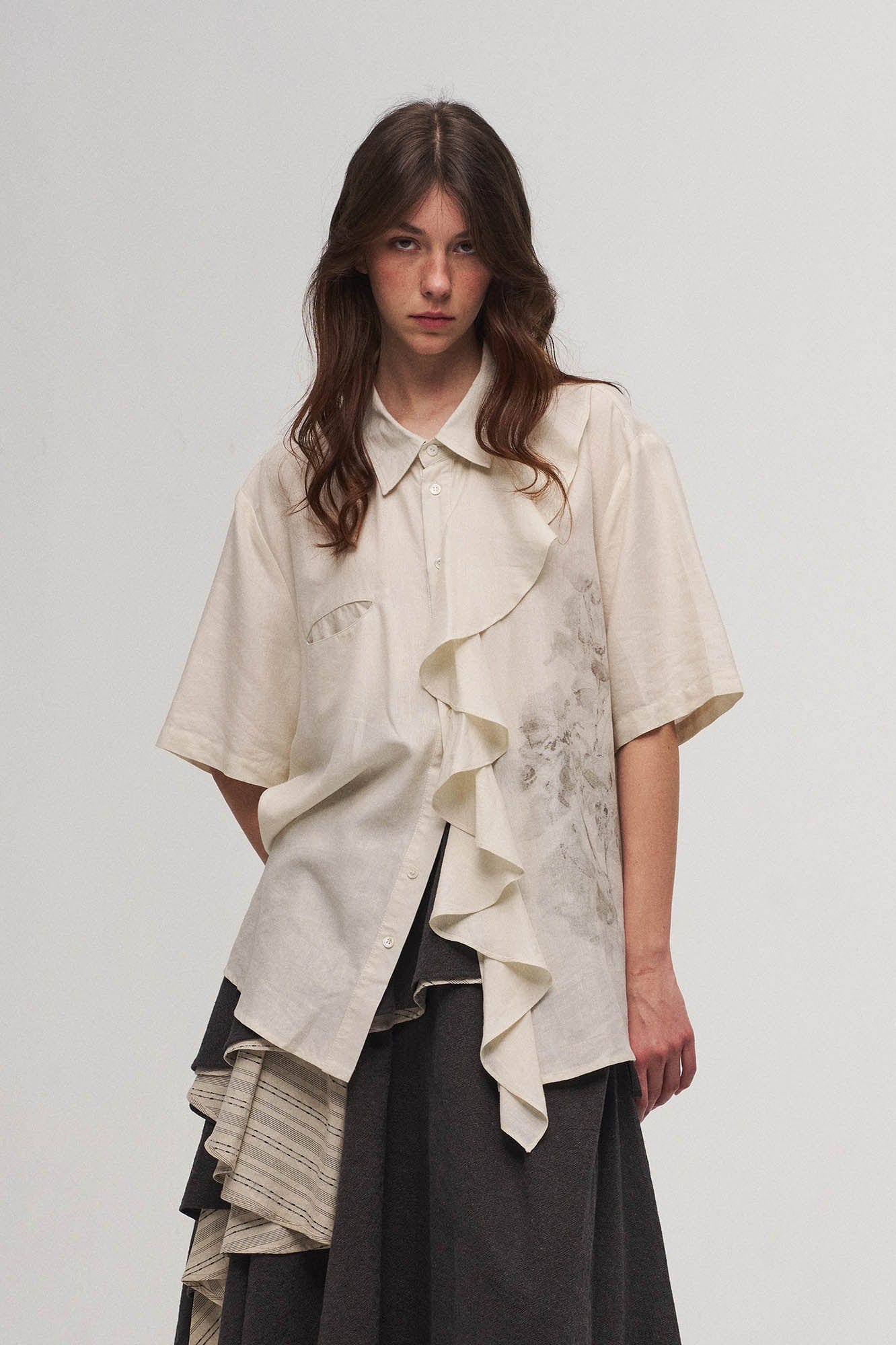 ILNya Nieternite Nifutur Asymmetrical Ruffle Iris Half Shirt