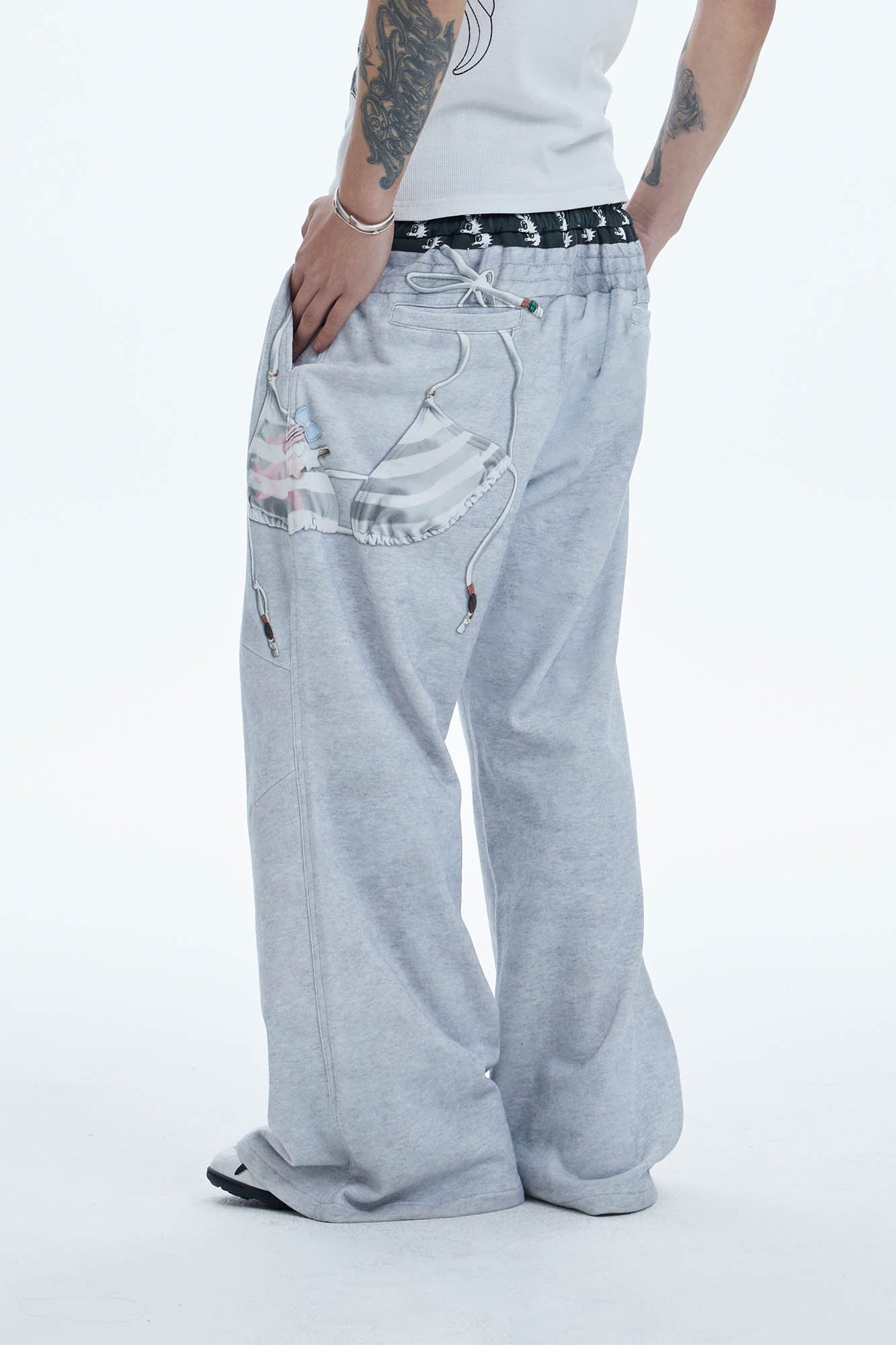 DND4DES Doll Charm Graphic Double-Waist Sweatpants