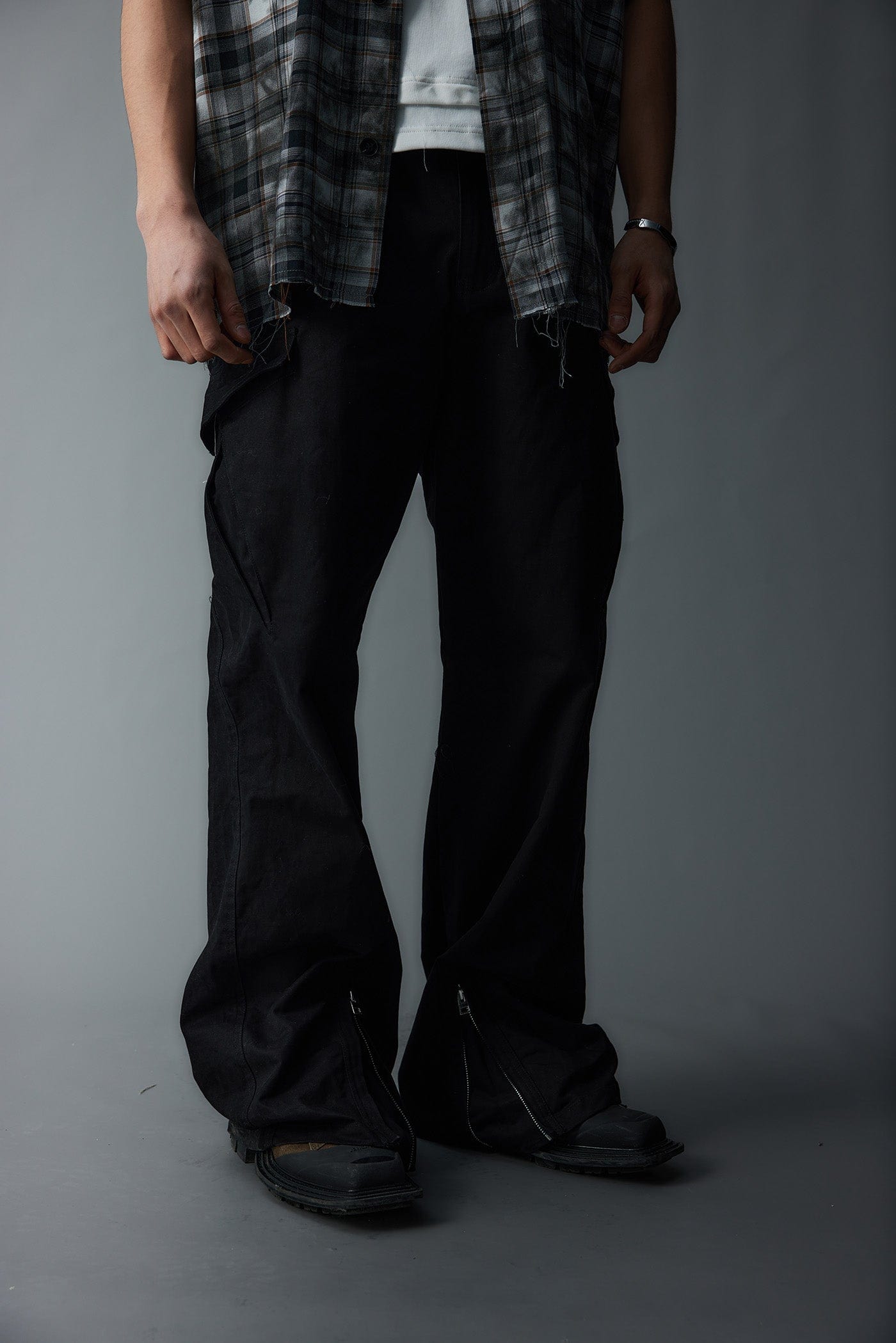WHISTLEHUNTER Multi-Pocket Zipper Flared Cargo Pants