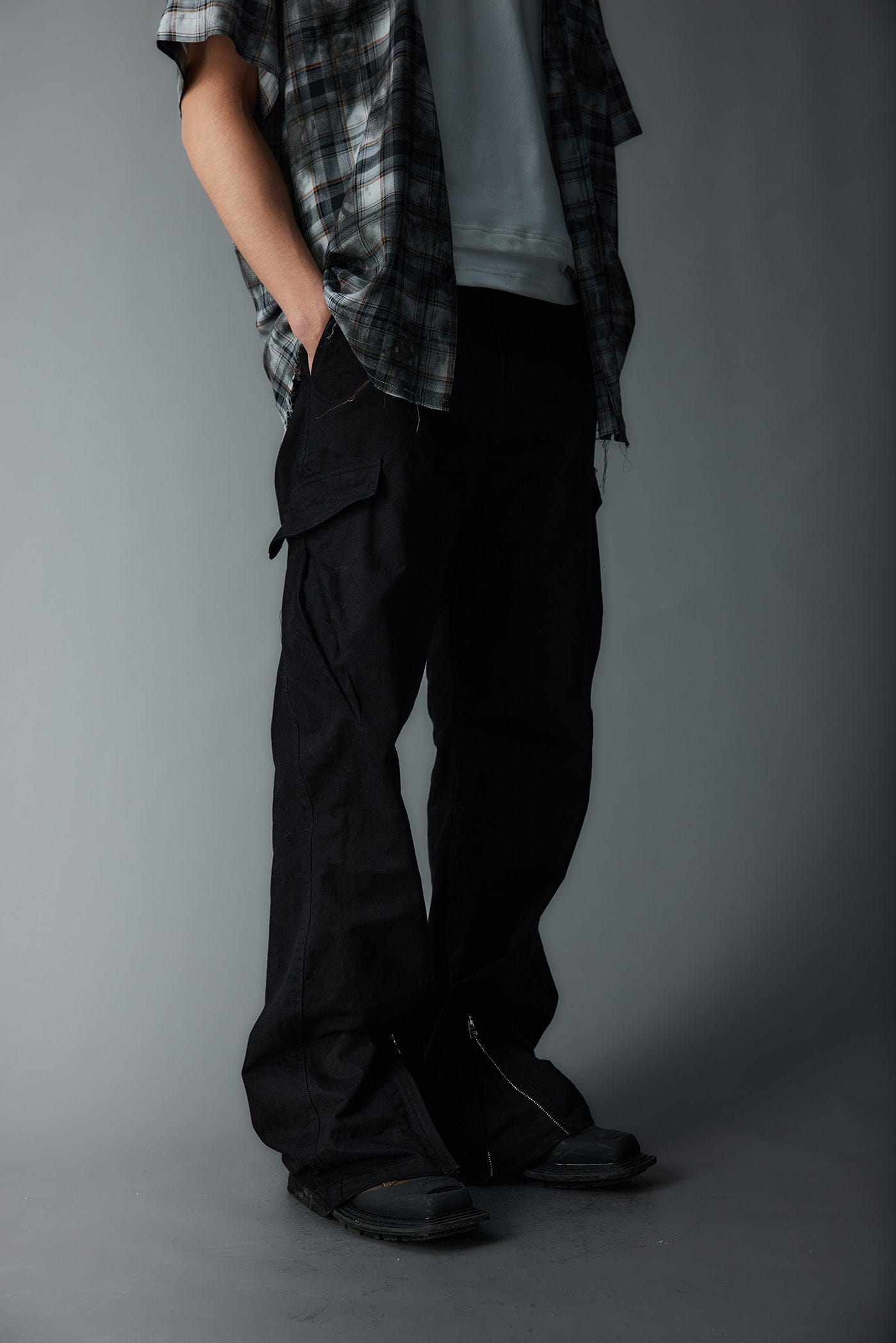 WHISTLEHUNTER Multi-Pocket Zipper Flared Cargo Pants