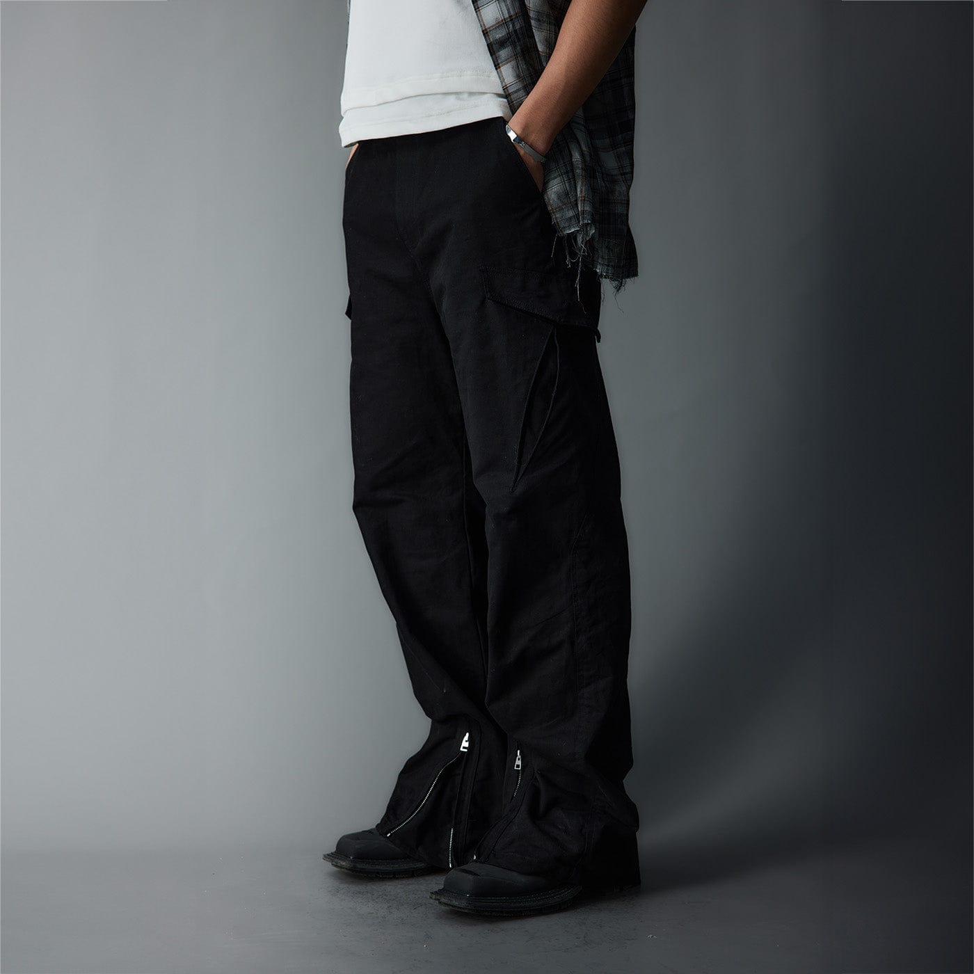 WHISTLEHUNTER Multi-Pocket Zipper Flared Cargo Pants